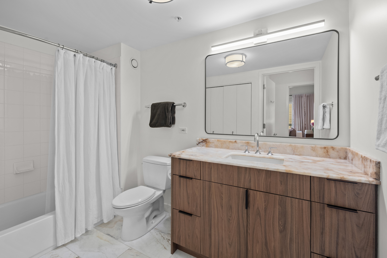 545 N Dearborn Street 3301 Property Photo 17