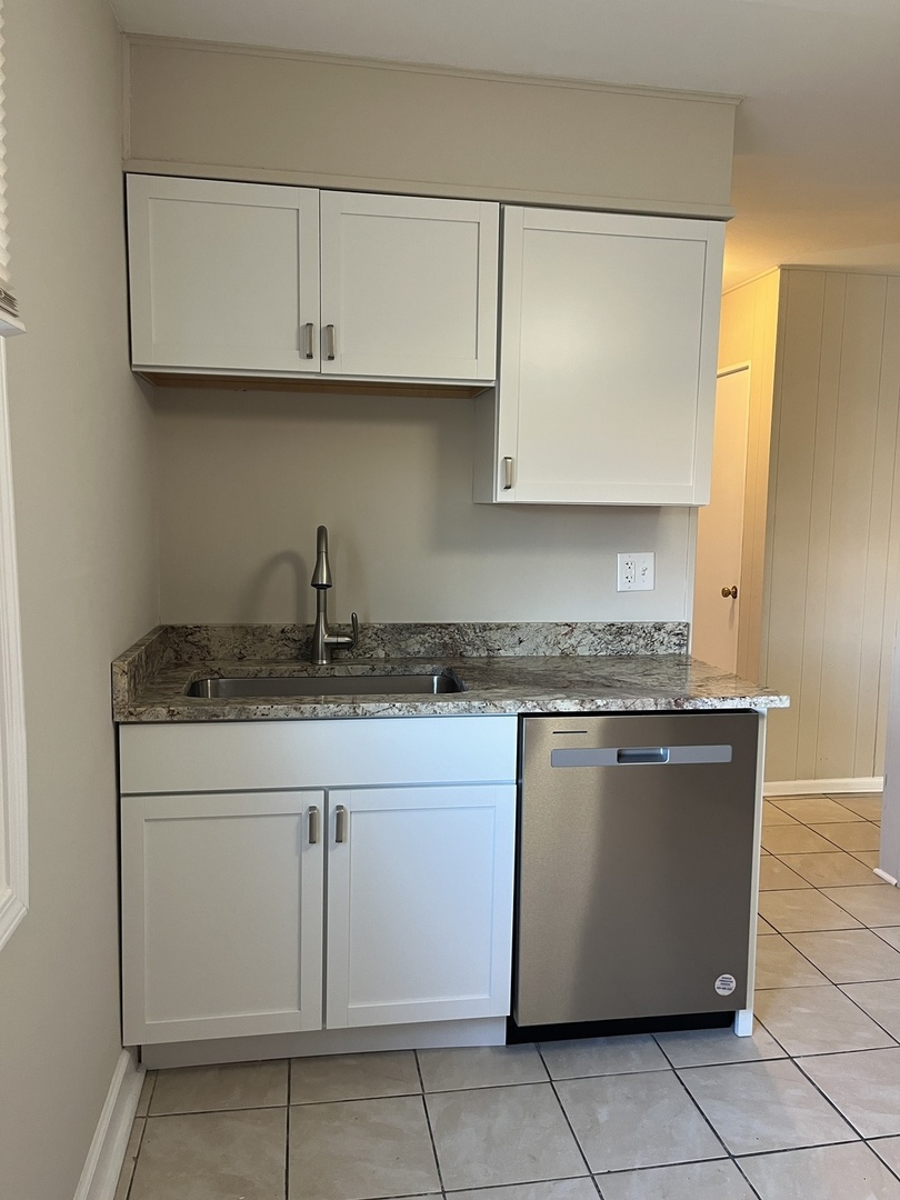 4864 Carol Street D Property Photo 10
