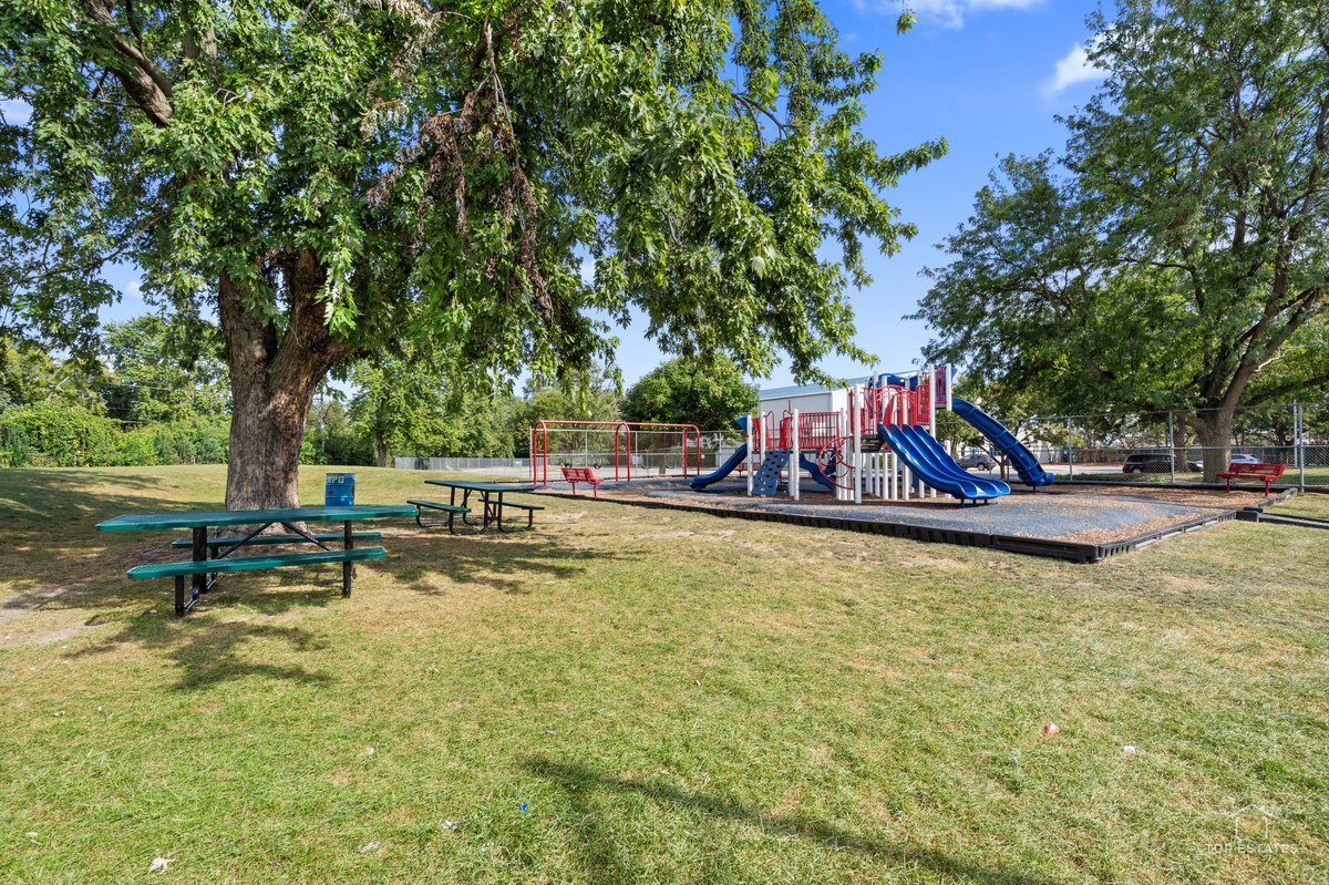 12756586 Property Photo 22