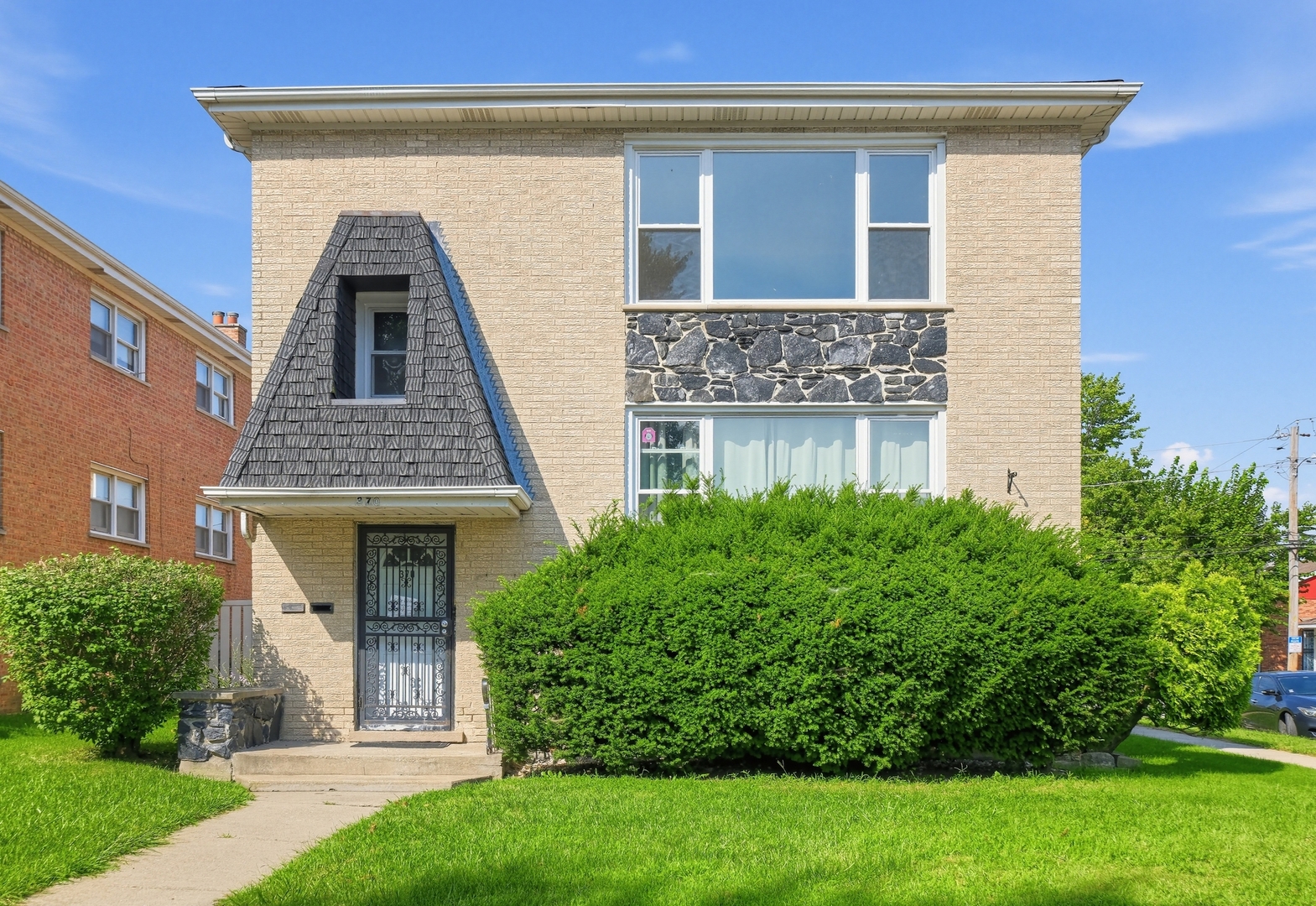 370 Prairie Avenue Property Photo 1