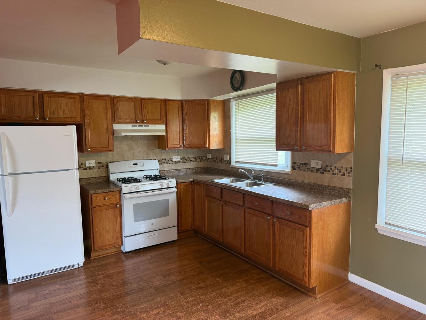 15726 Avalon Avenue Property Photo 10