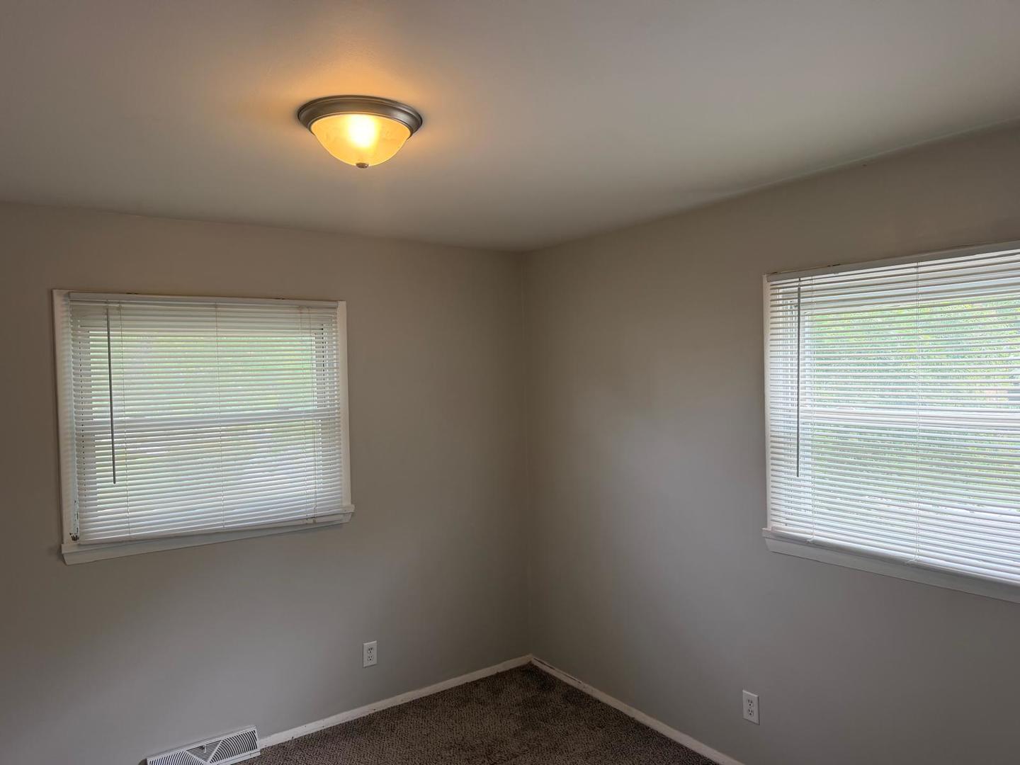 15726 Avalon Avenue Property Photo 12
