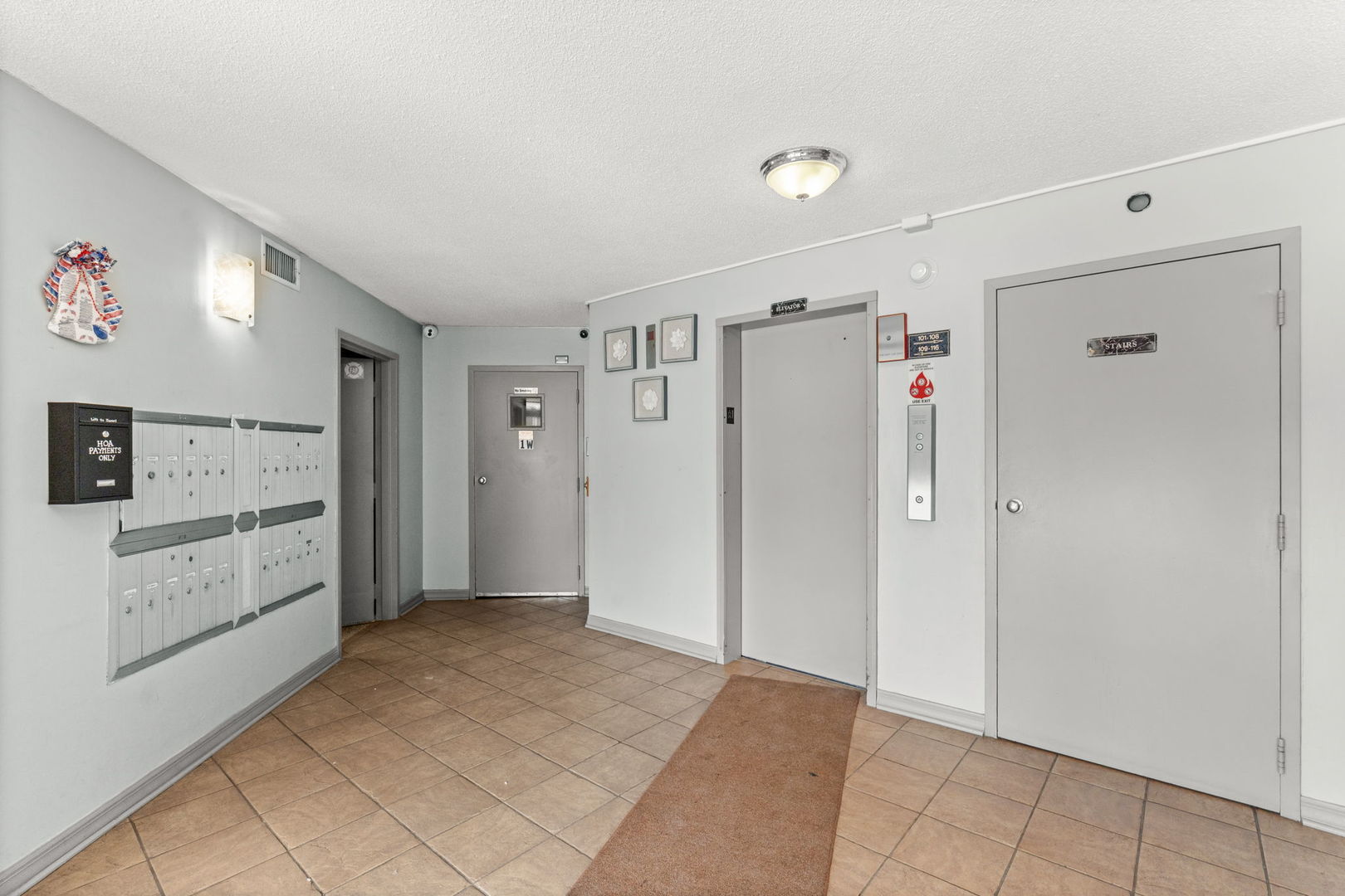 924 S Lake Court 105 Property Photo 3