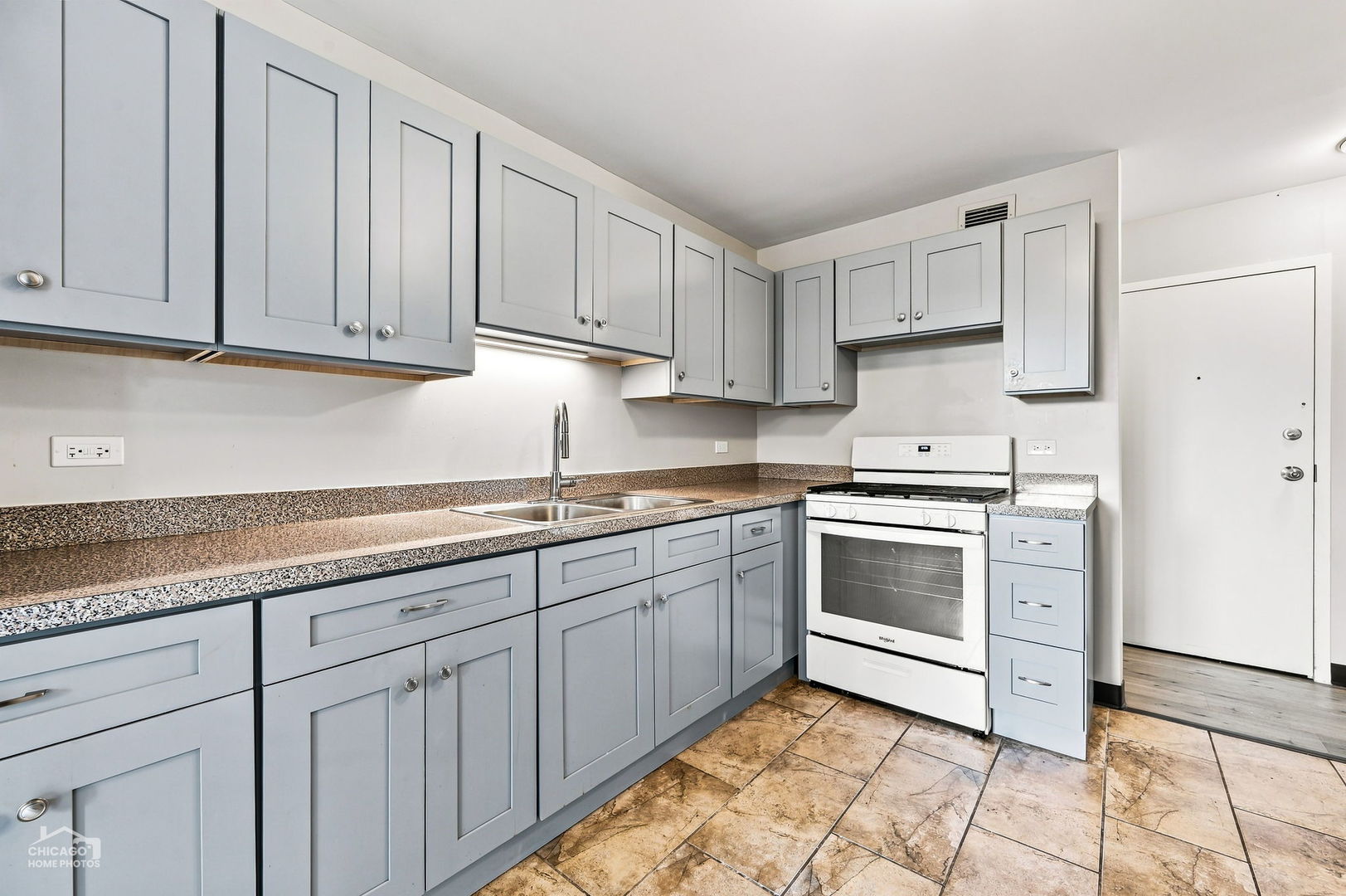 4850 S Lake Park Avenue 308b Property Photo 3