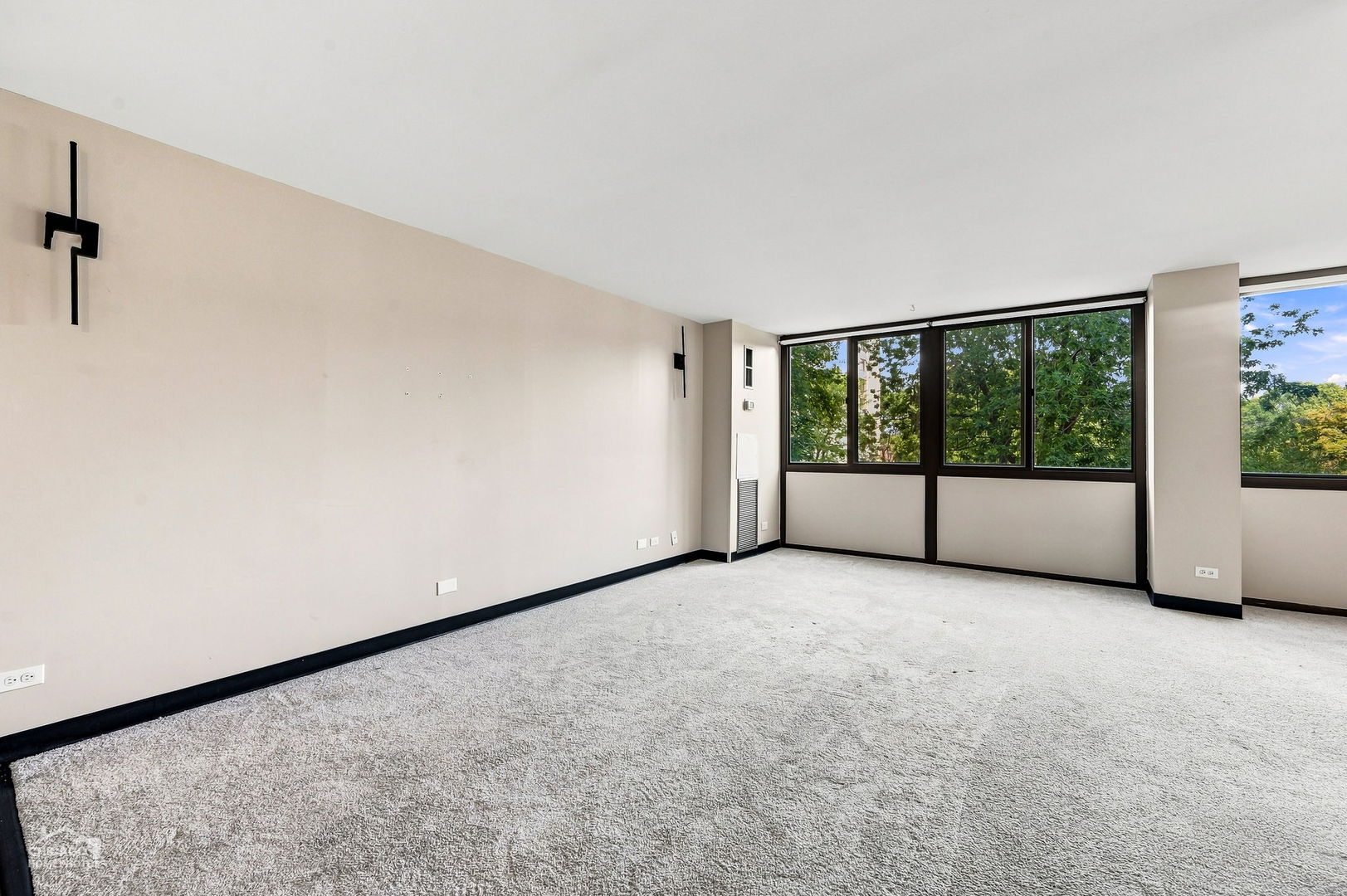 4850 S Lake Park Avenue 308b Property Photo 12