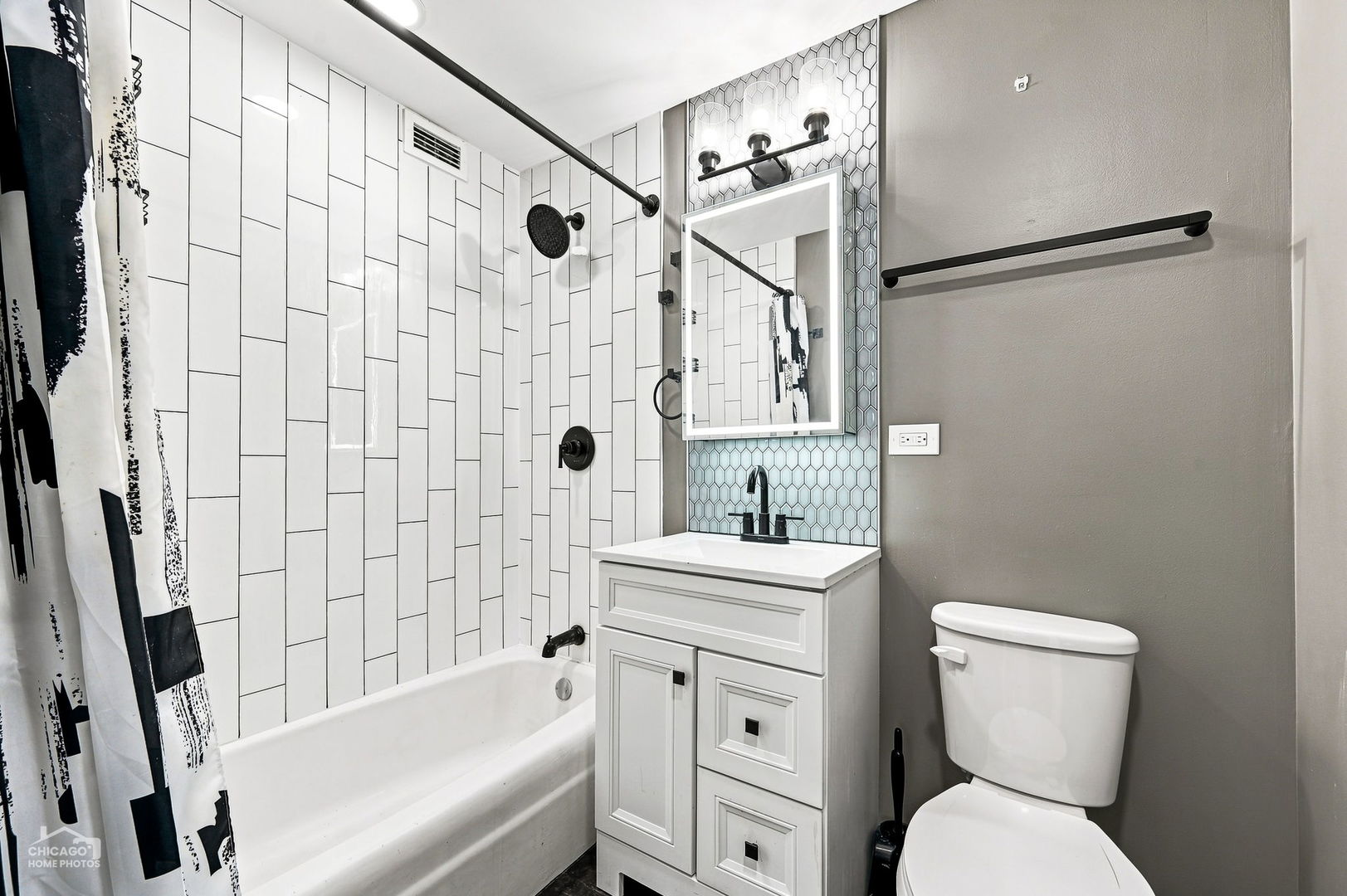 4850 S Lake Park Avenue 308b Property Photo 13