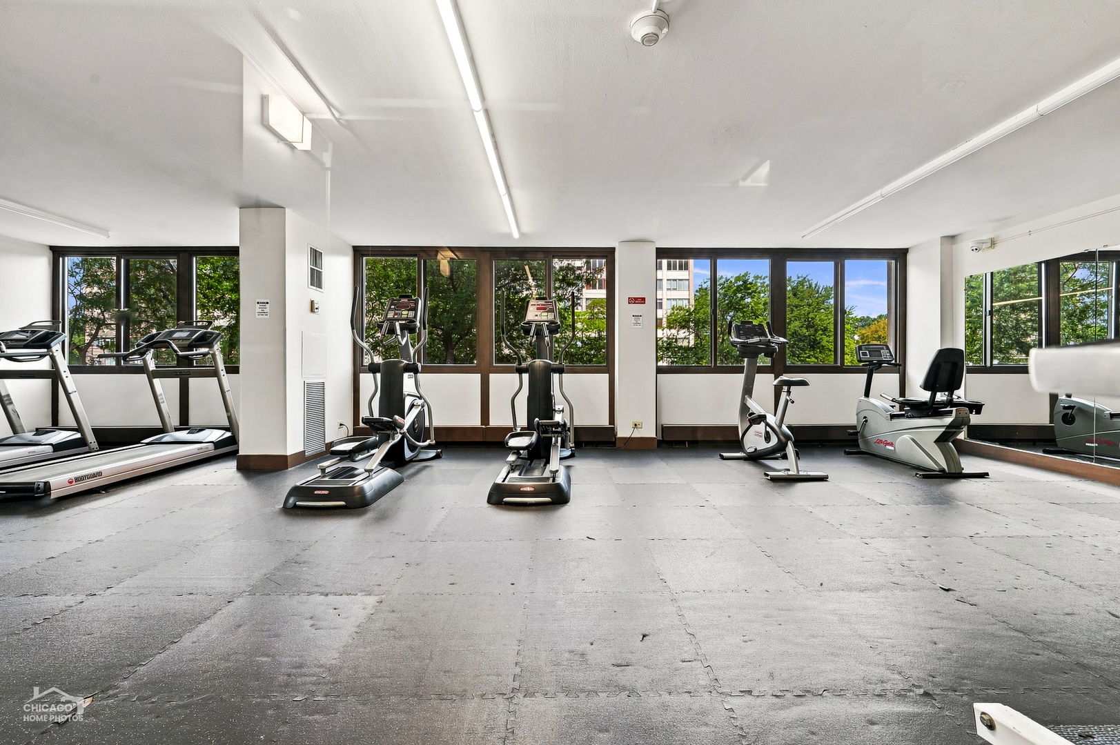 4850 S Lake Park Avenue 308b Property Photo 17