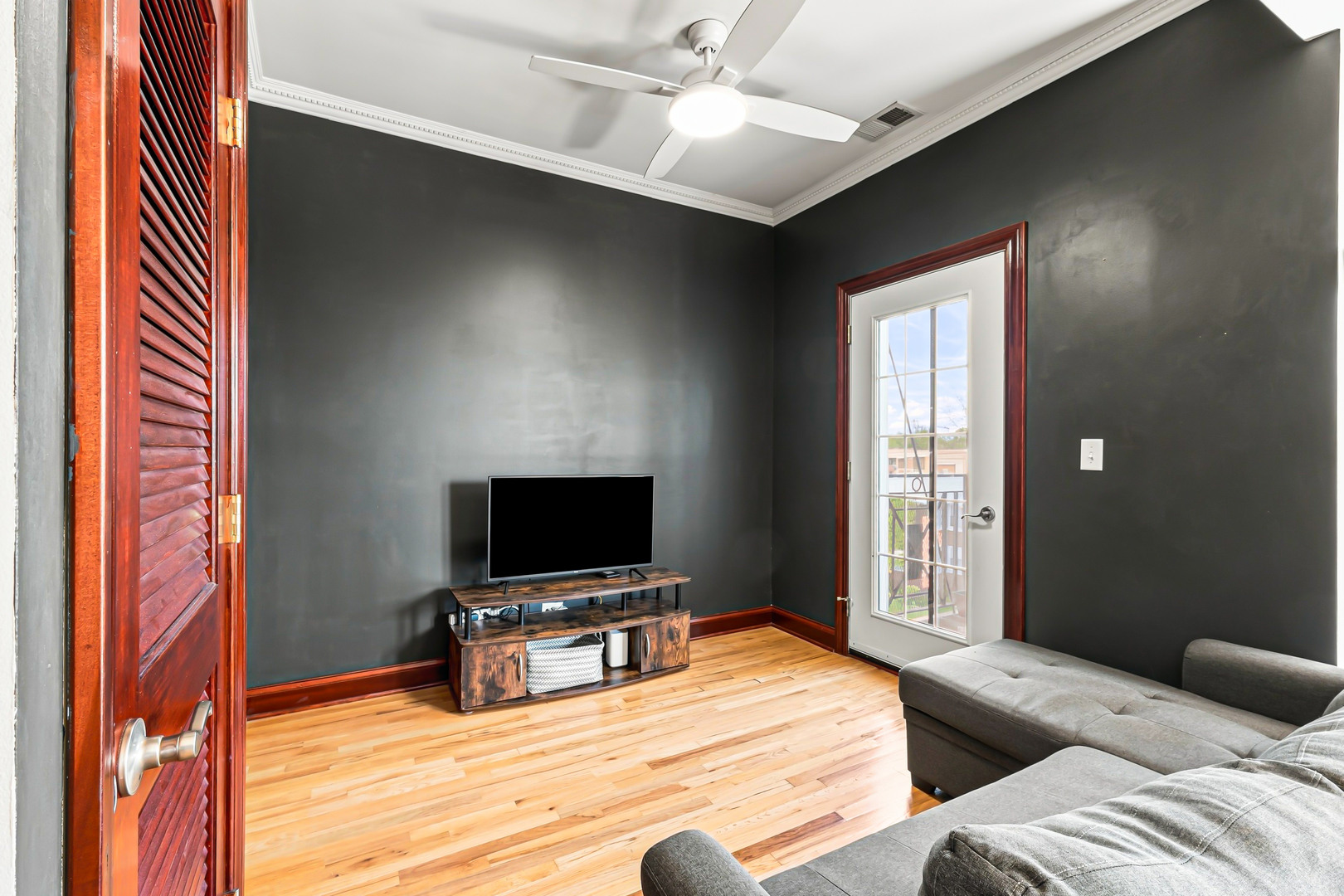 4902 N Drake Avenue 3 Property Photo 6