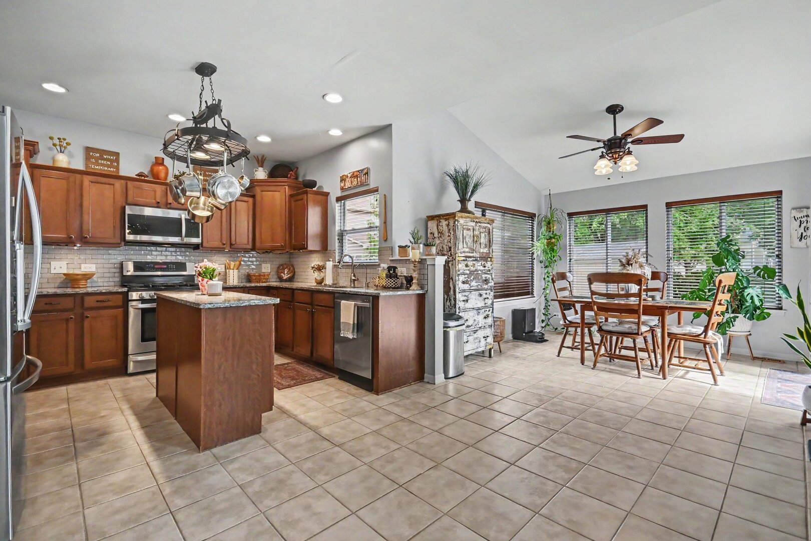 2210 Hagaman Lane Property Photo 3