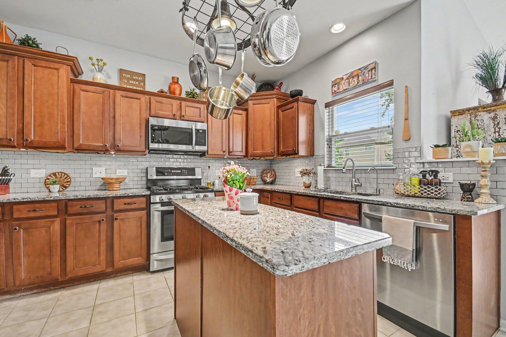 2210 Hagaman Lane Property Photo 4