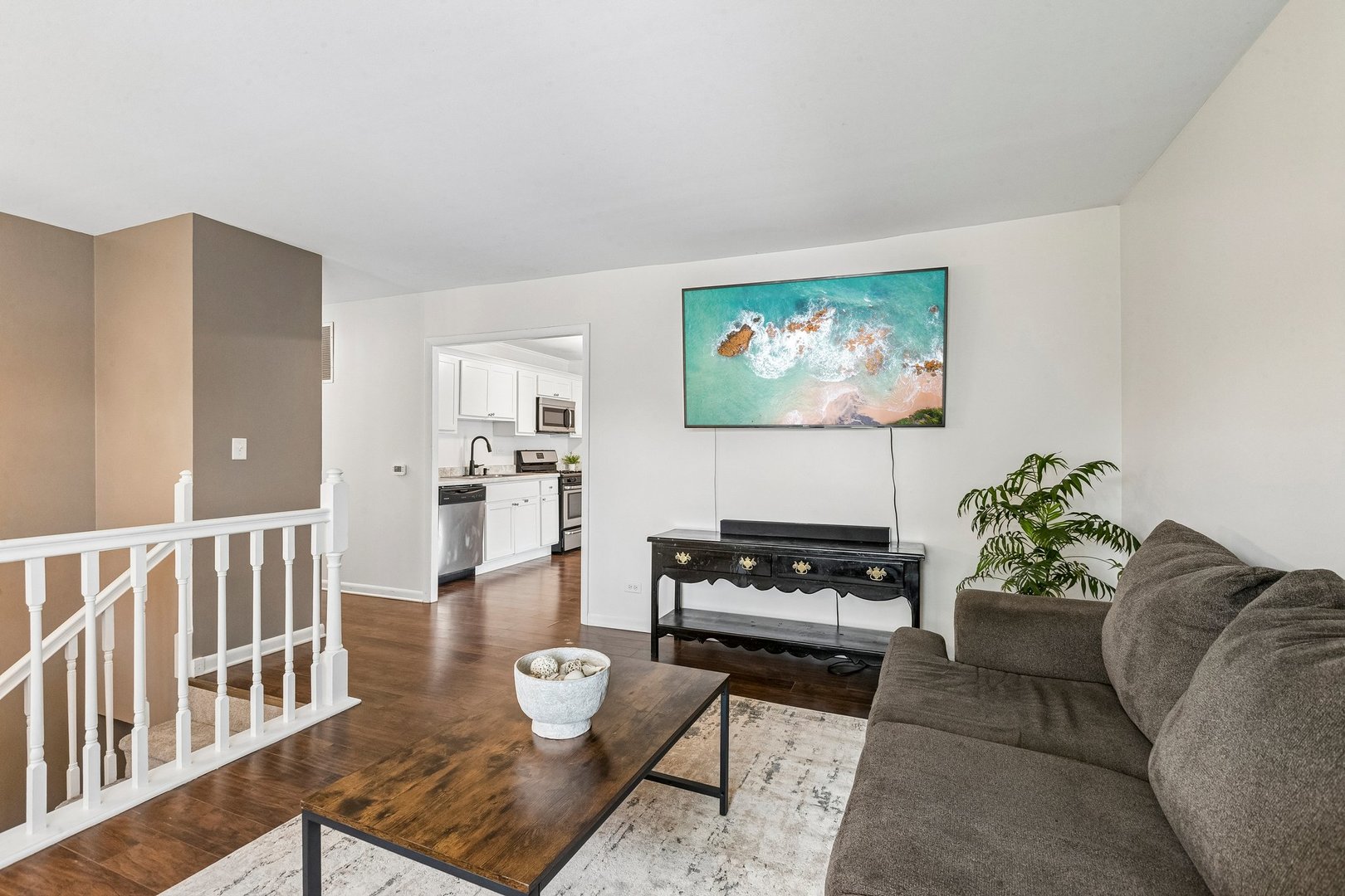 875 Larkdale Row Property Photo 3