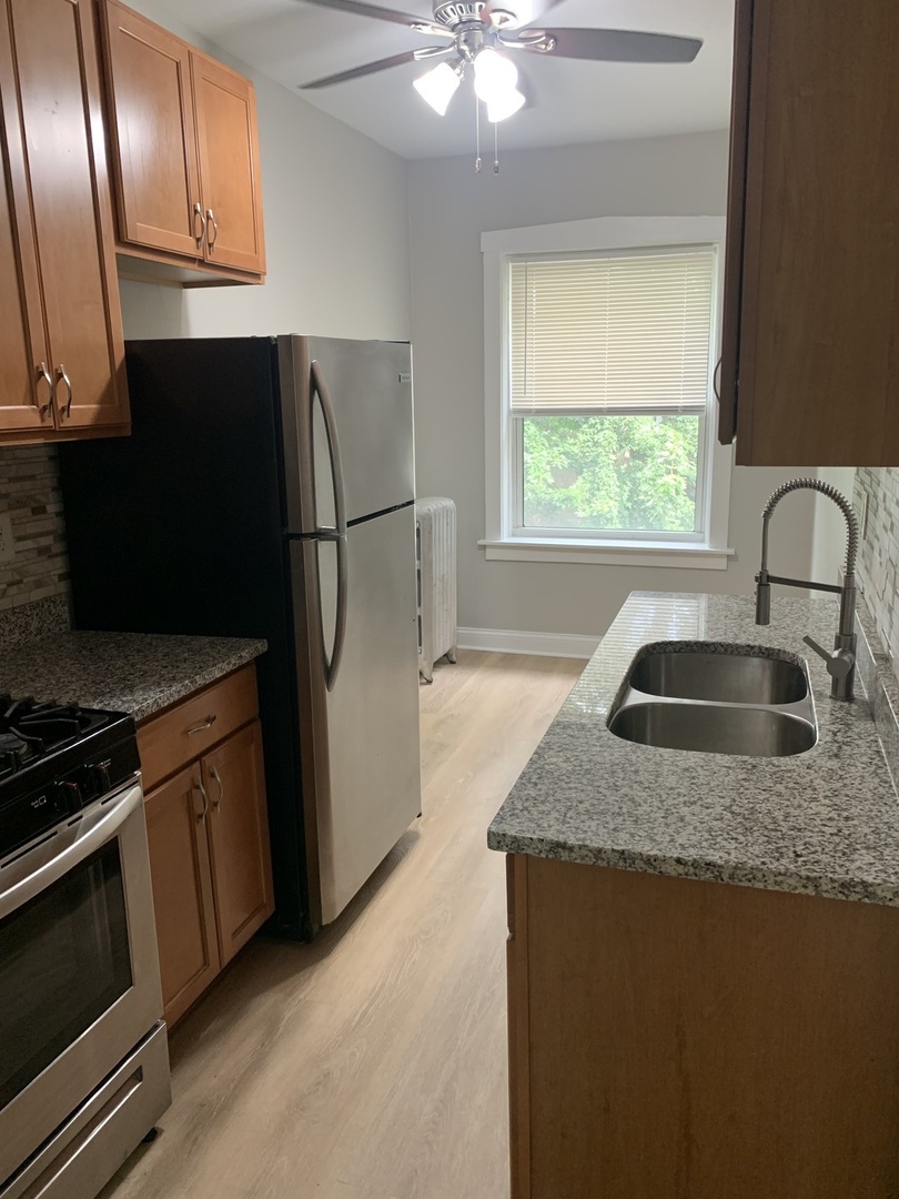 4460 N Avers Avenue 2 Property Photo 6