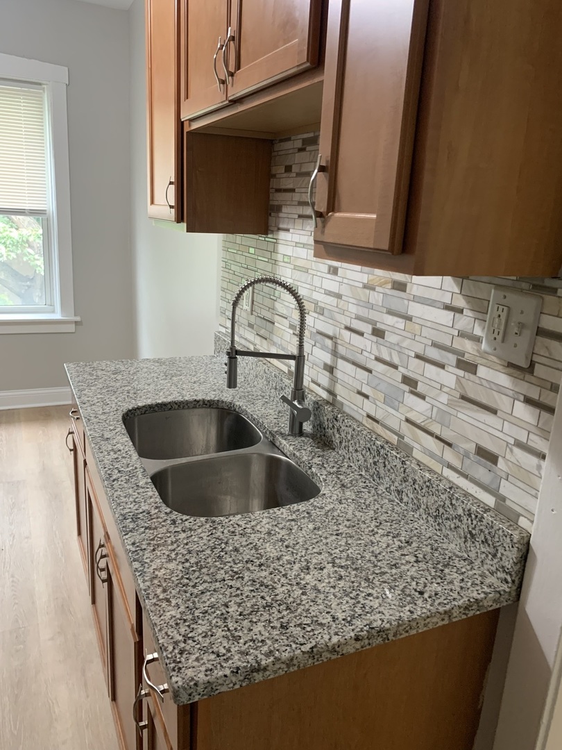 4460 N Avers Avenue 2 Property Photo 8