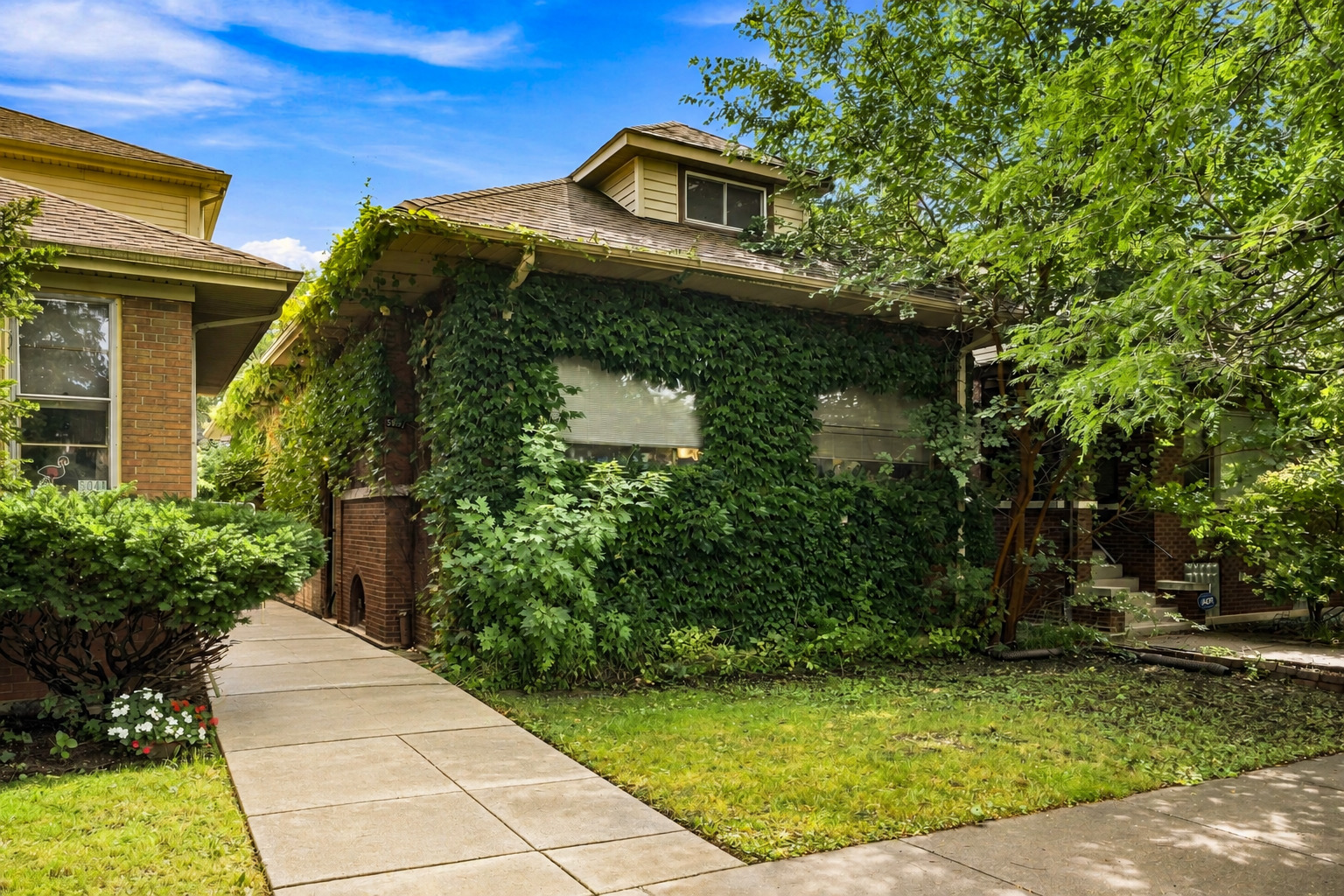 5037 N Monticello Avenue Property Photo 1