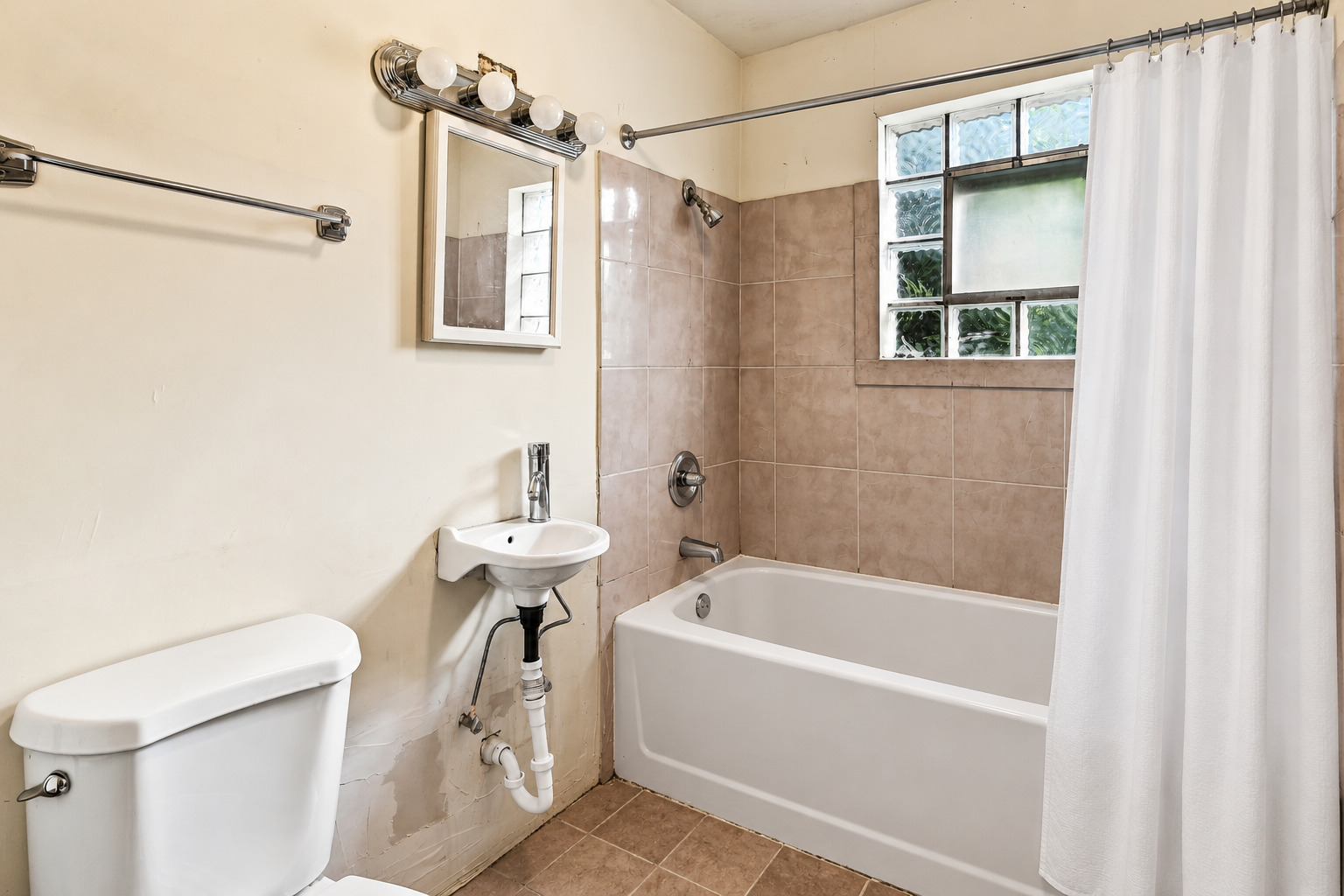 5037 N Monticello Avenue Property Photo 7