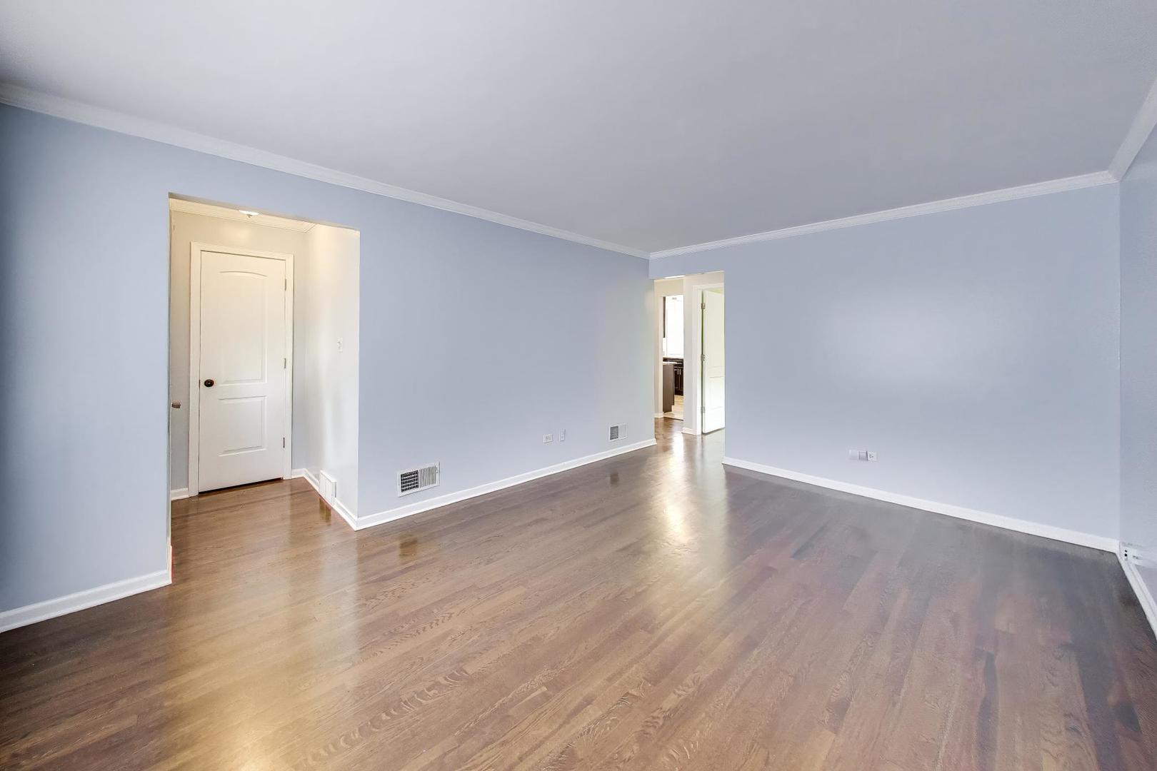 8215 S Tripp Avenue Property Photo 5