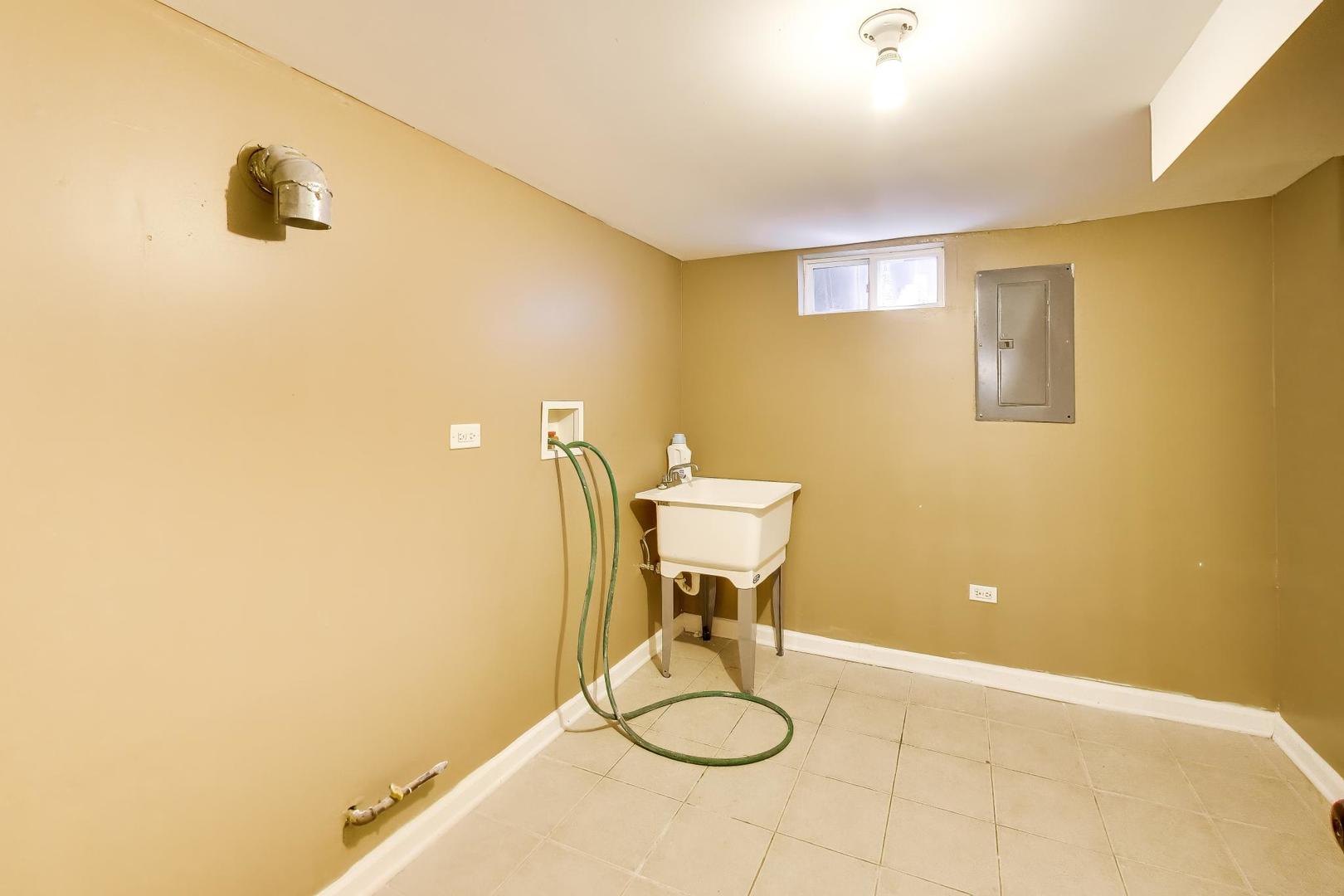 8215 S Tripp Avenue Property Photo 30