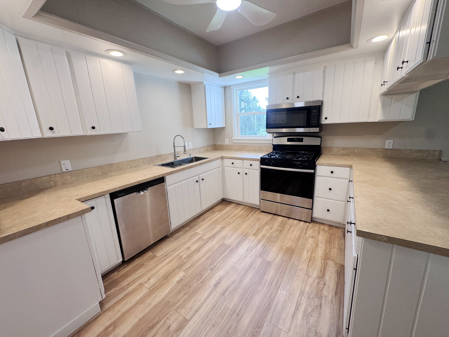 1123a Inlet Road Property Photo 15