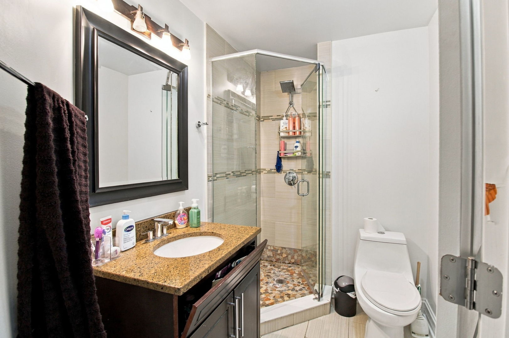 5214 Enfield Avenue Property Photo 8