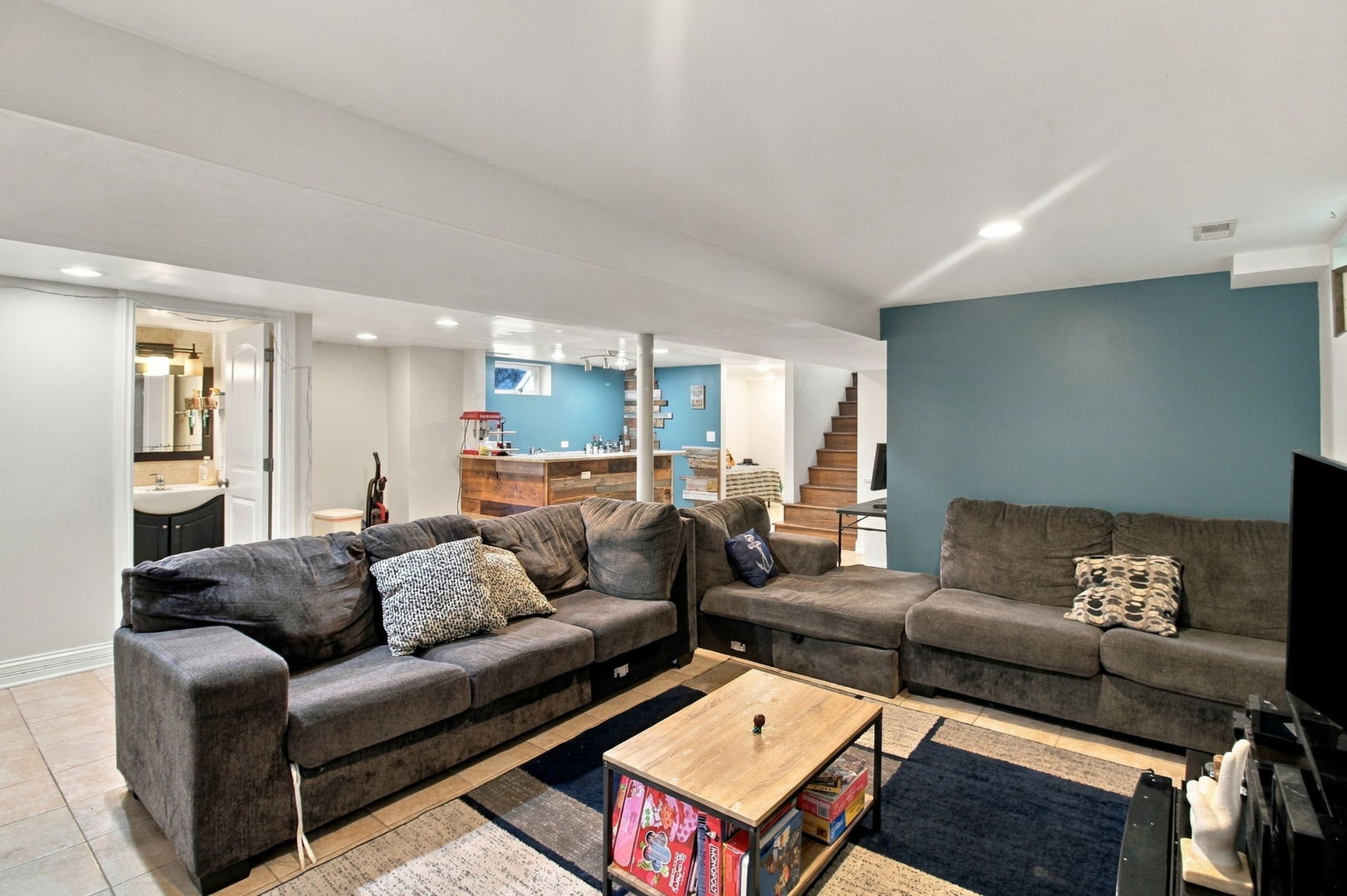 5214 Enfield Avenue Property Photo 12