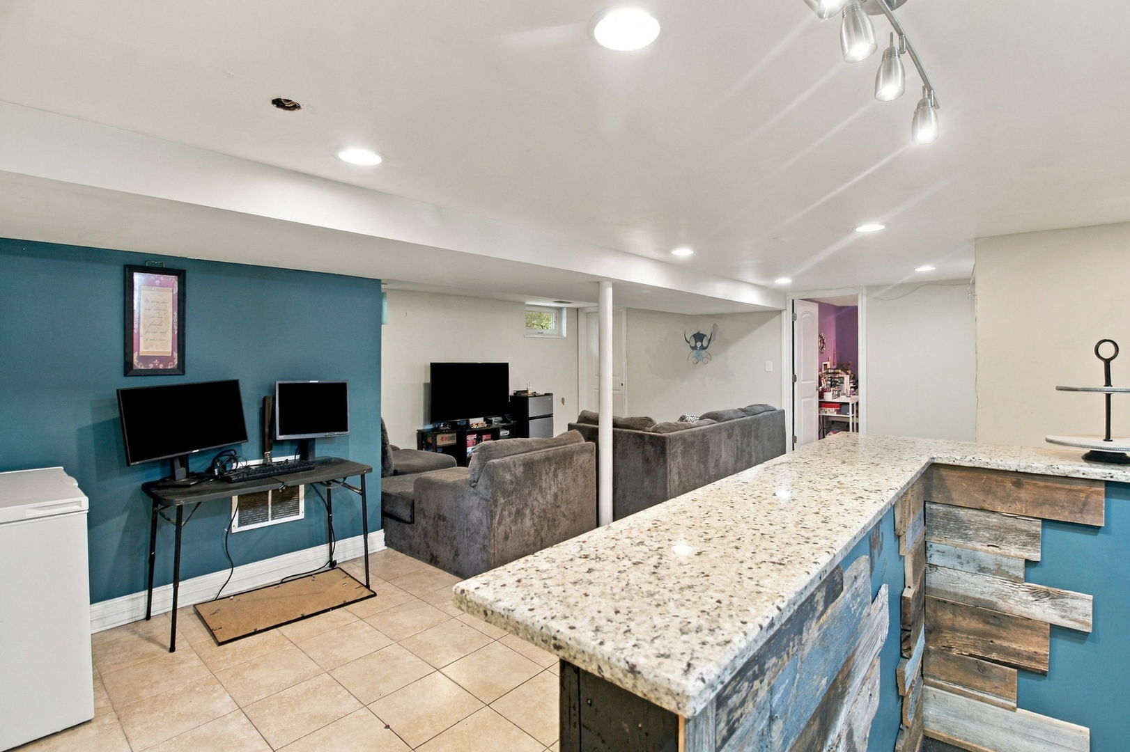 5214 Enfield Avenue Property Photo 14