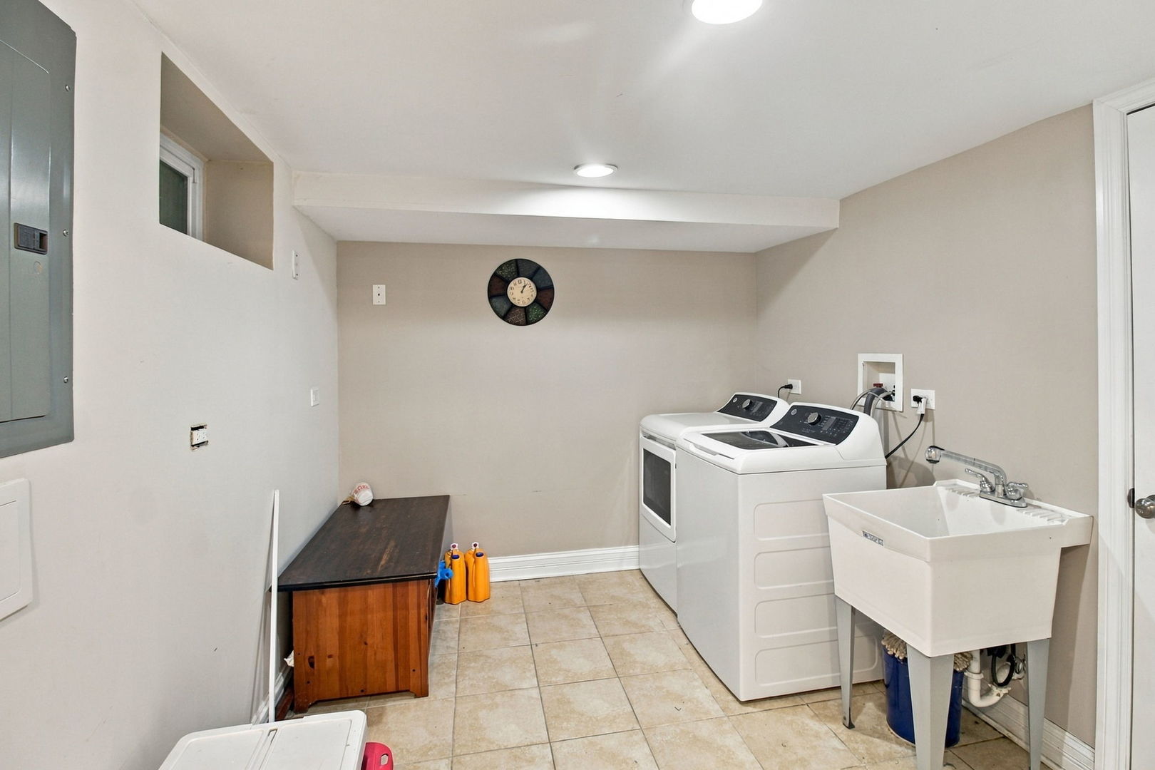 5214 Enfield Avenue Property Photo 15