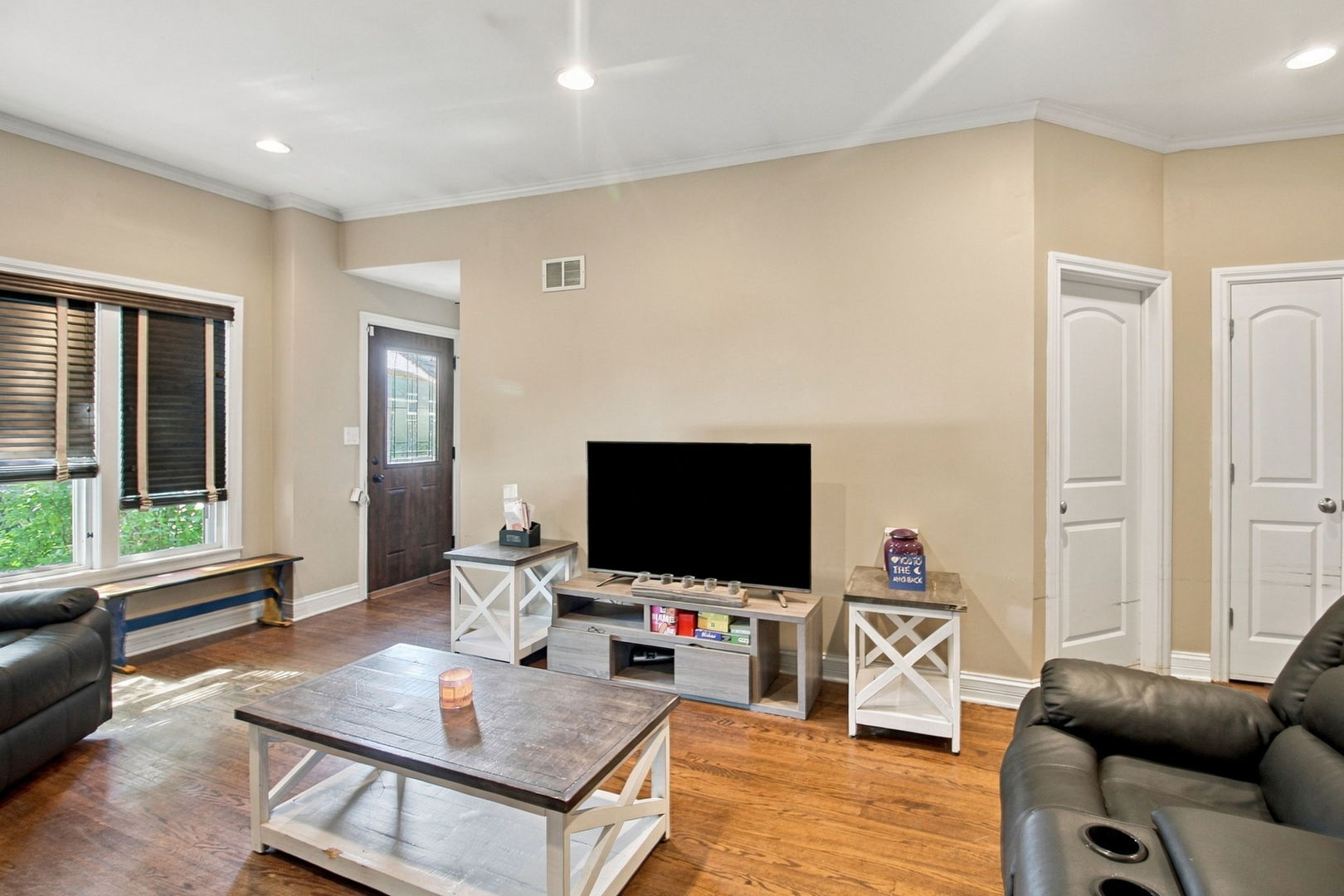5214 Enfield Avenue Property Photo 20