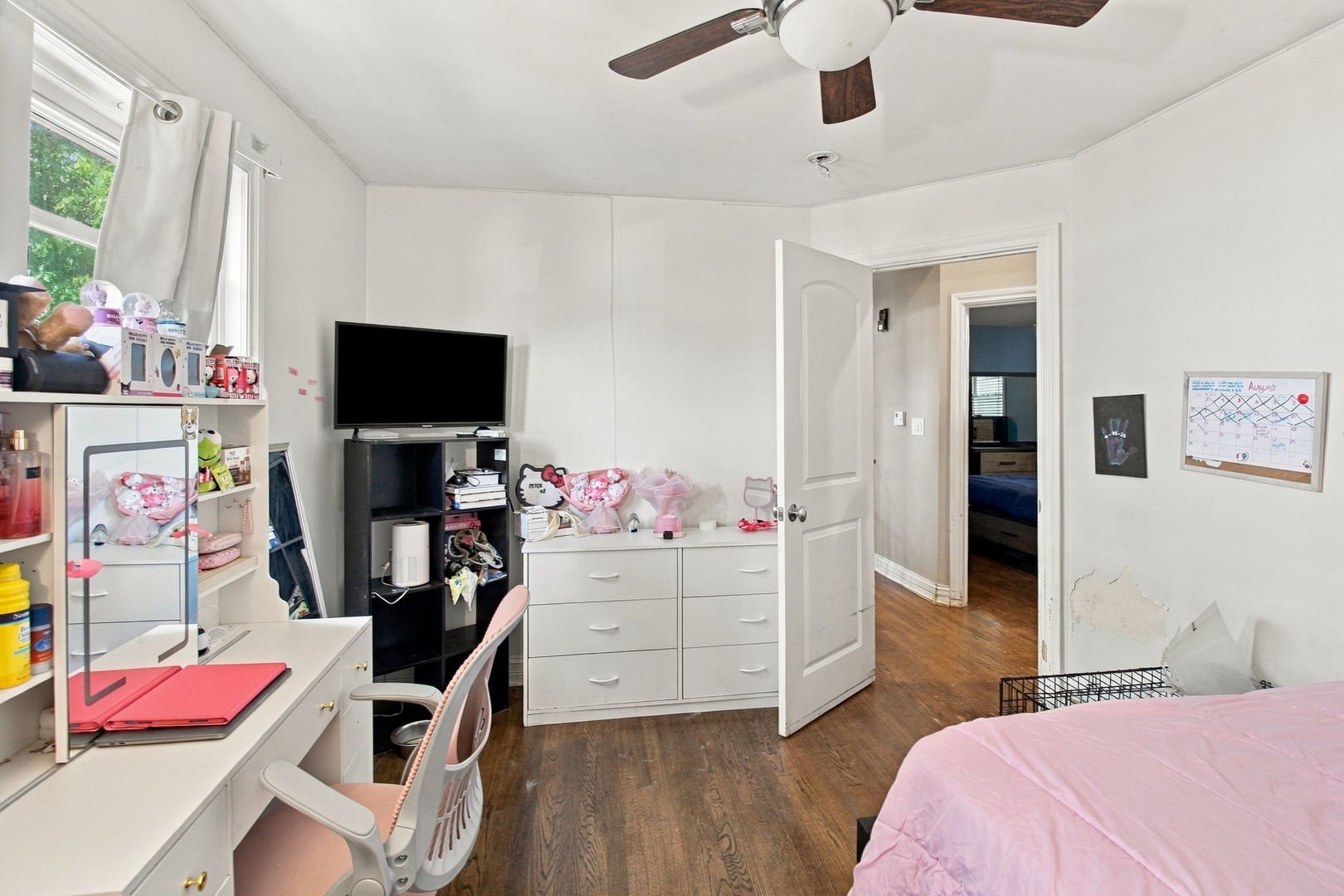 5214 Enfield Avenue Property Photo 32
