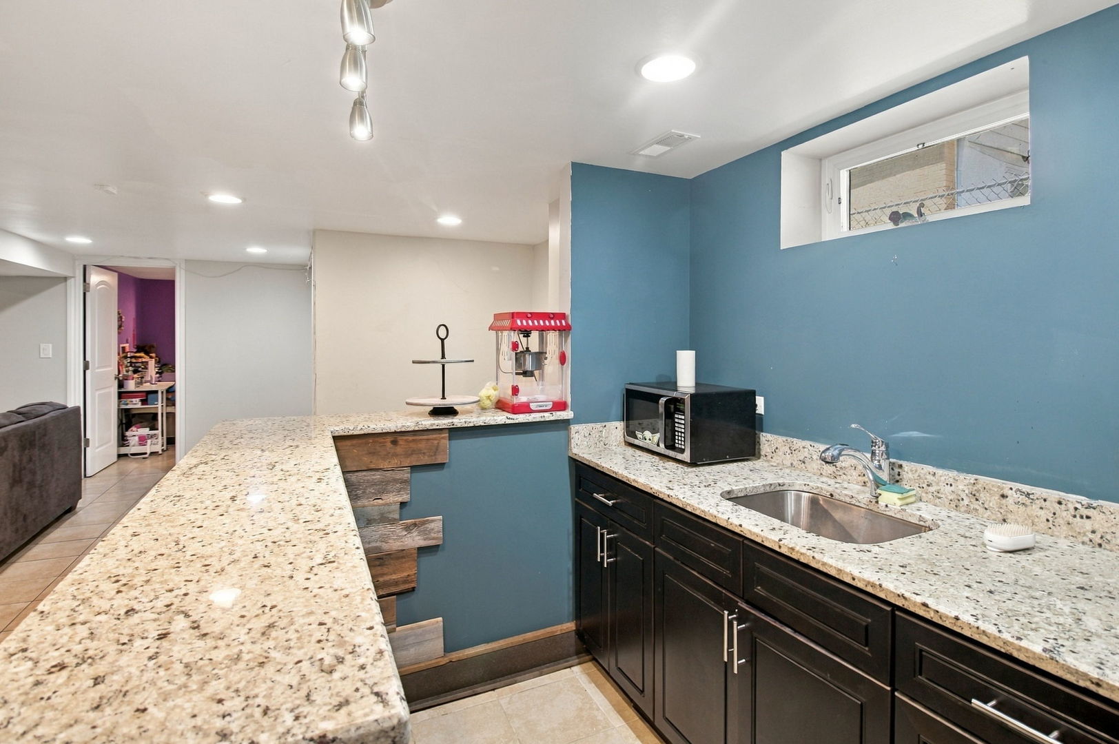 5214 Enfield Avenue Property Photo 34