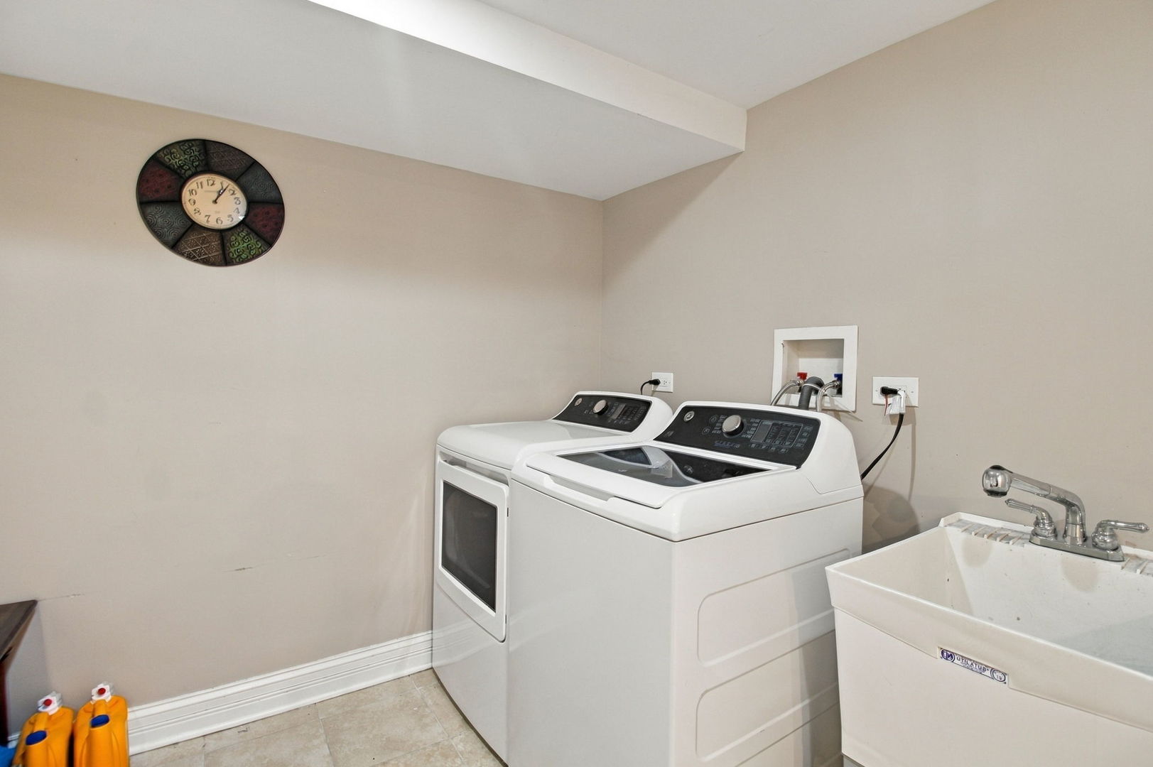 5214 Enfield Avenue Property Photo 36
