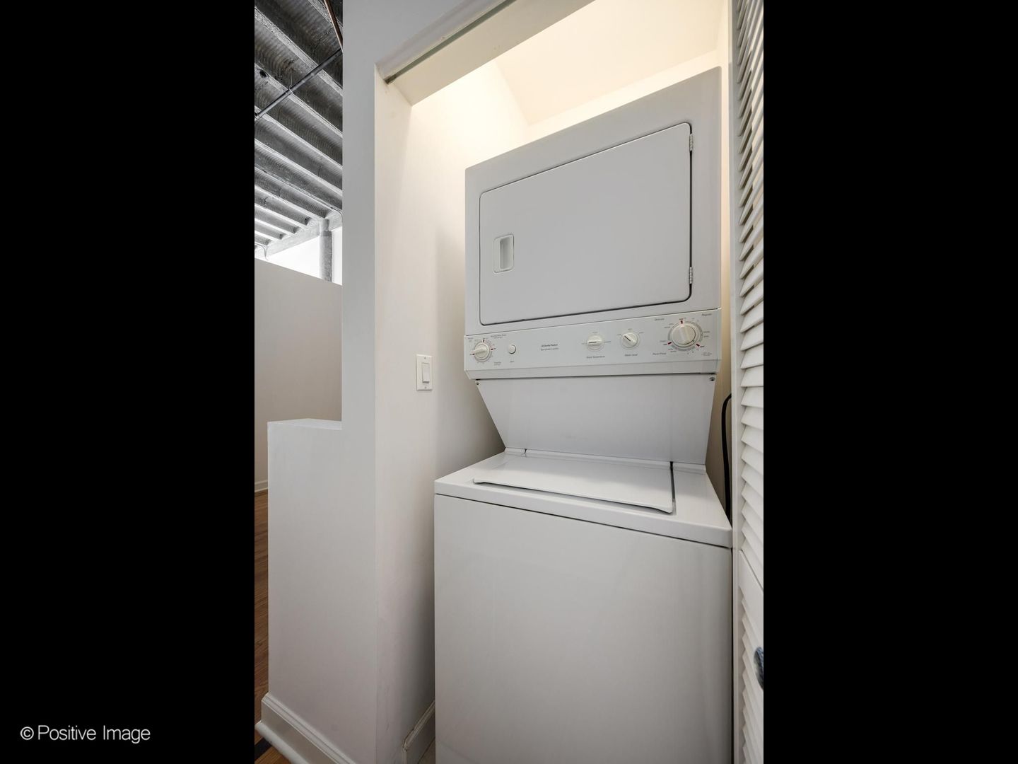 2545 S Dearborn Street 319 Property Photo 24