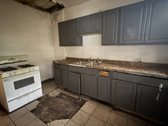 5738 S Ada Street Property Photo 6