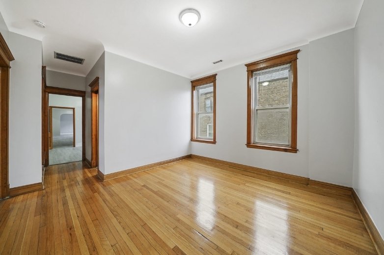 2556 S Albany Avenue 2 Property Photo 2