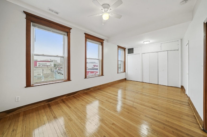 2556 S Albany Avenue 2 Property Photo 7