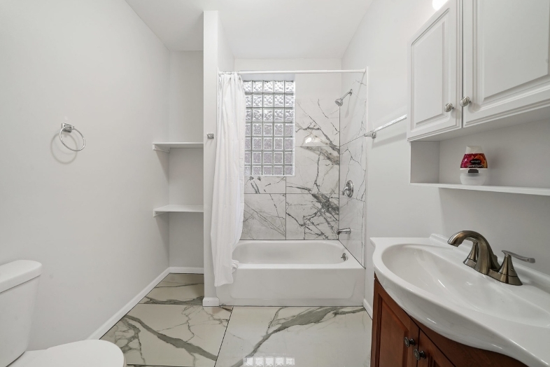 2556 S Albany Avenue 2 Property Photo 8