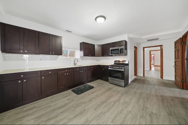 2556 S Albany Avenue 2 Property Photo 10