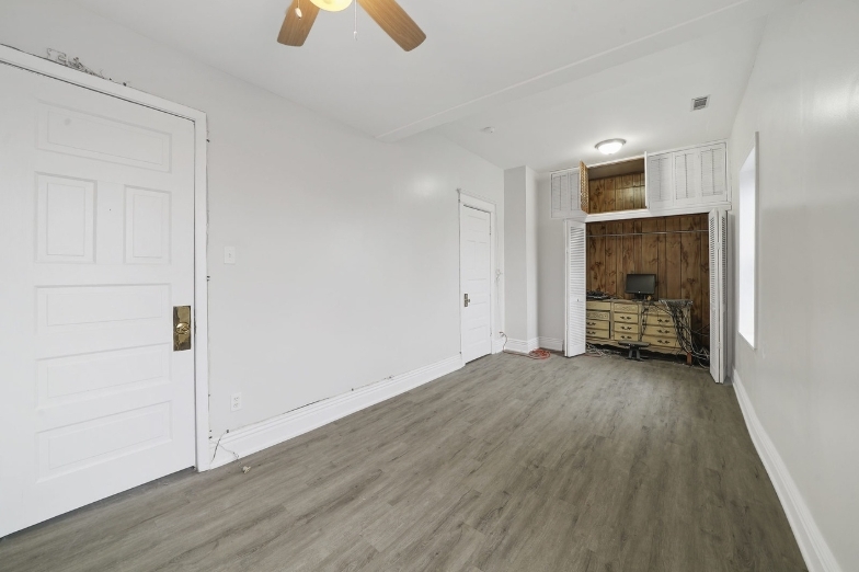 2556 S Albany Avenue 2 Property Photo 12