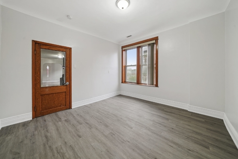 2556 S Albany Avenue 2 Property Photo 16