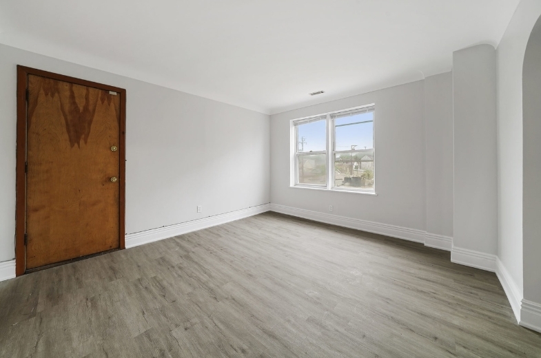 2556 S Albany Avenue 2 Property Photo 17