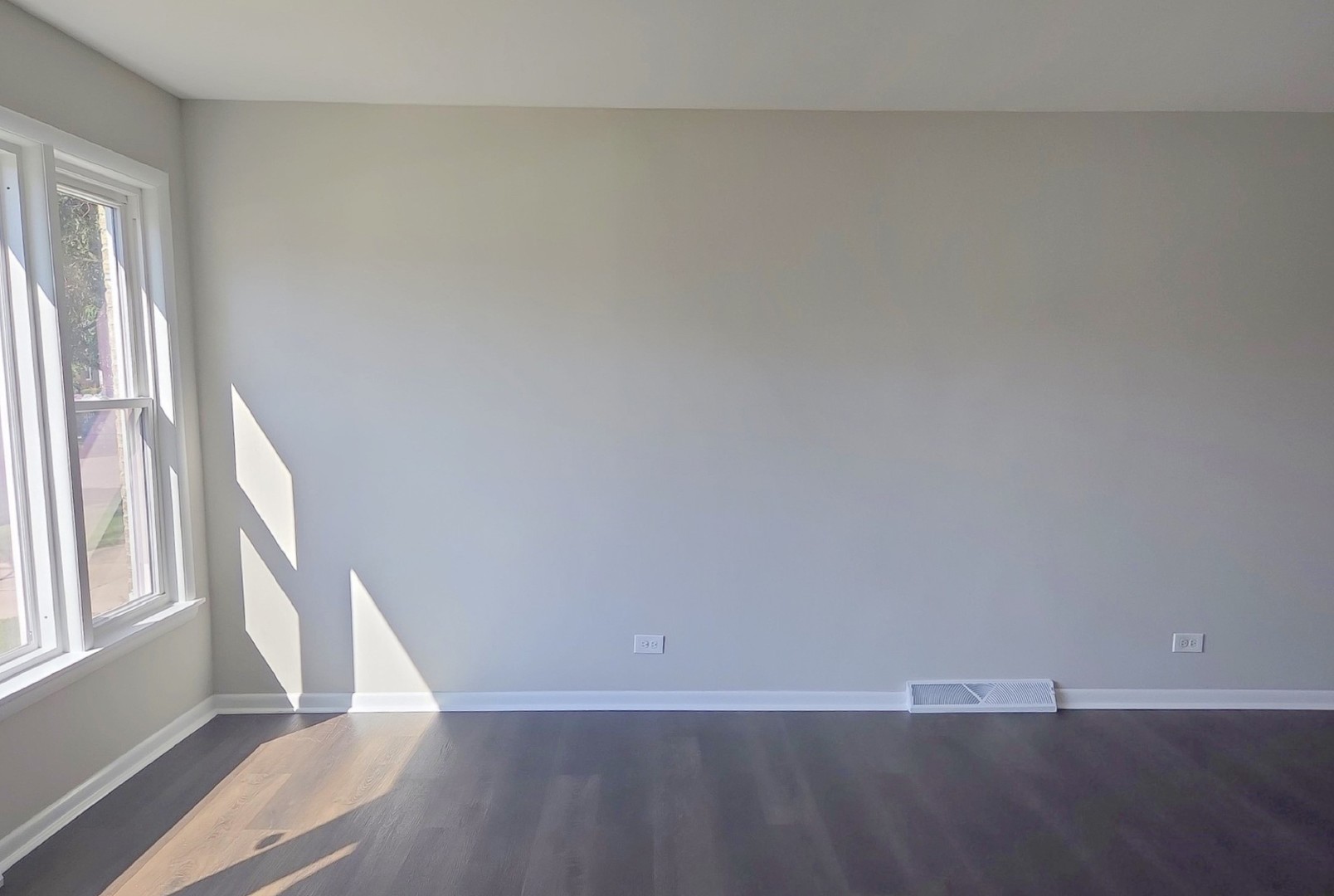 2252 E 92nd Place Property Photo 3