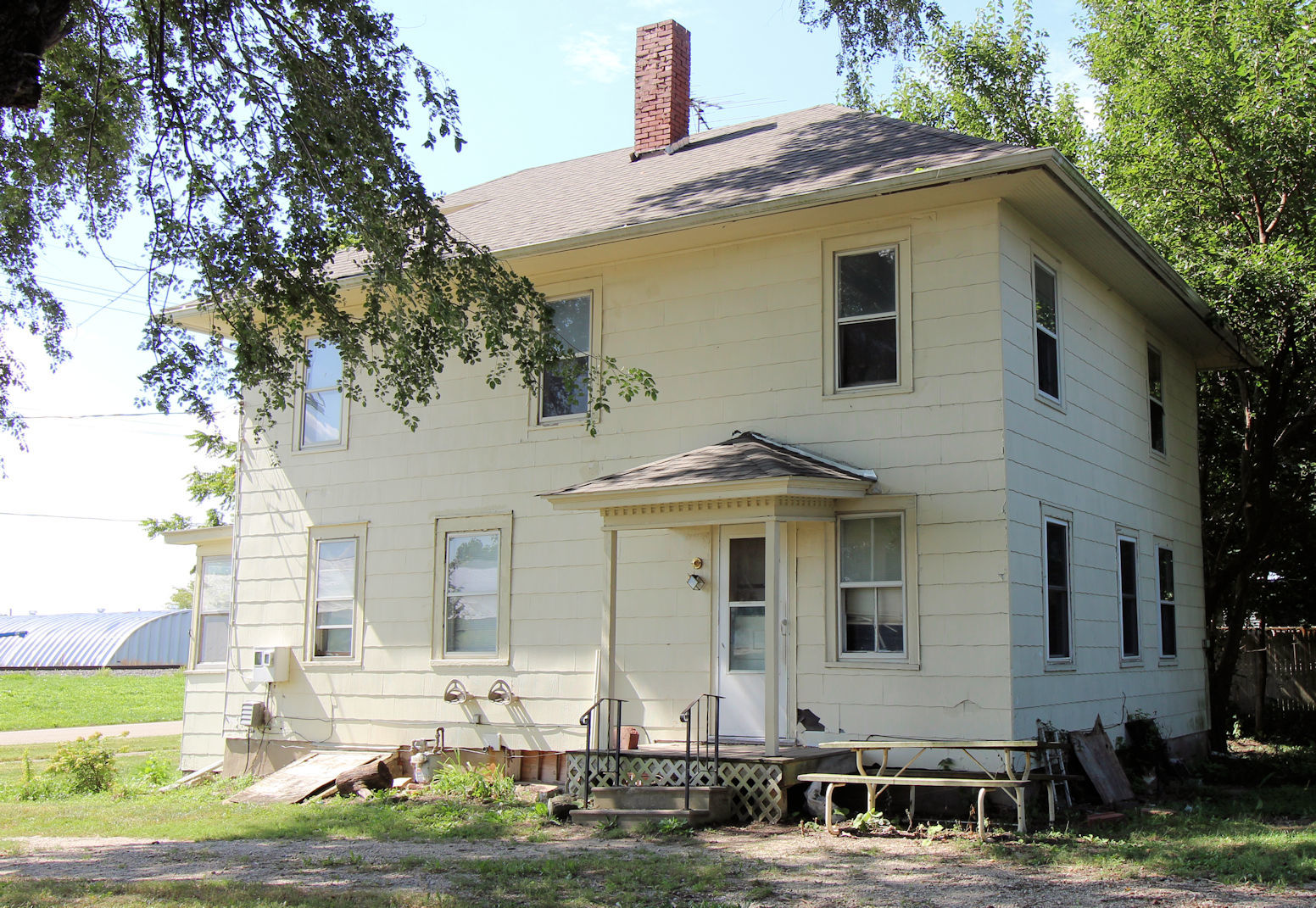 320 E Railroad Property Photo 2