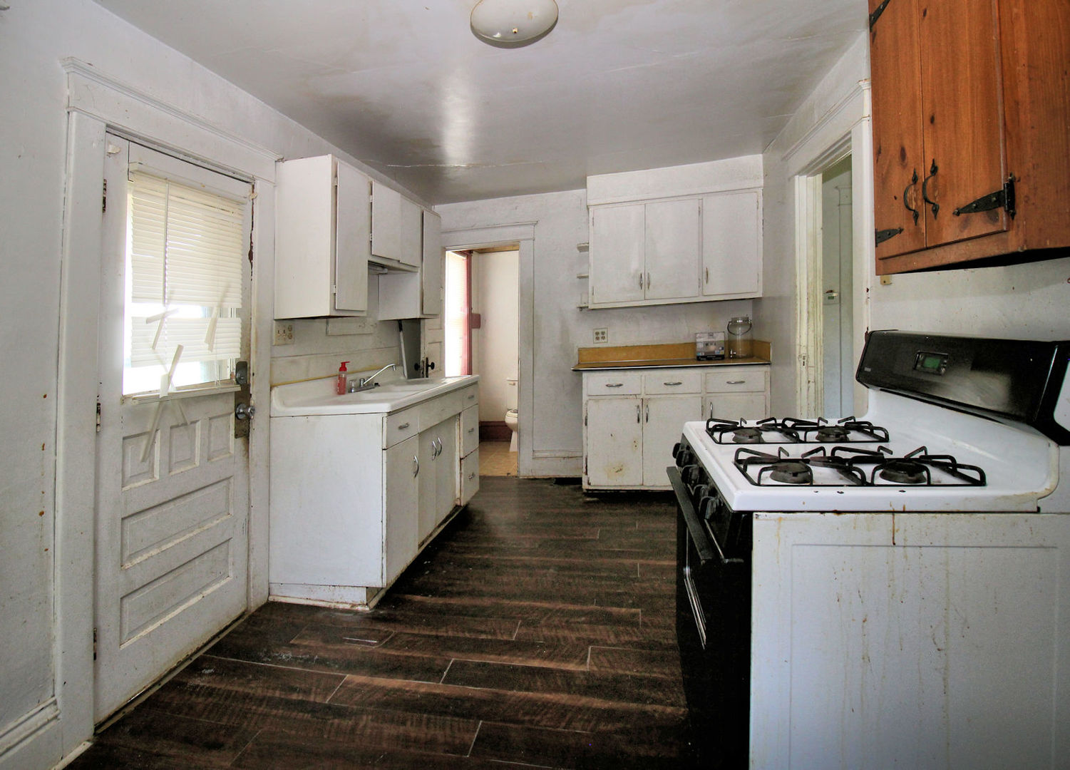 320 E Railroad Property Photo 3