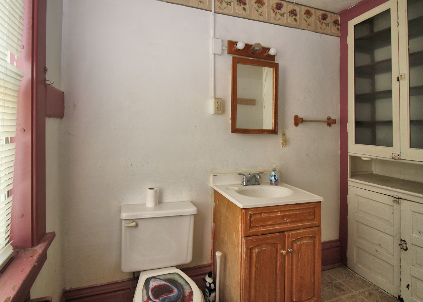 320 E Railroad Property Photo 5