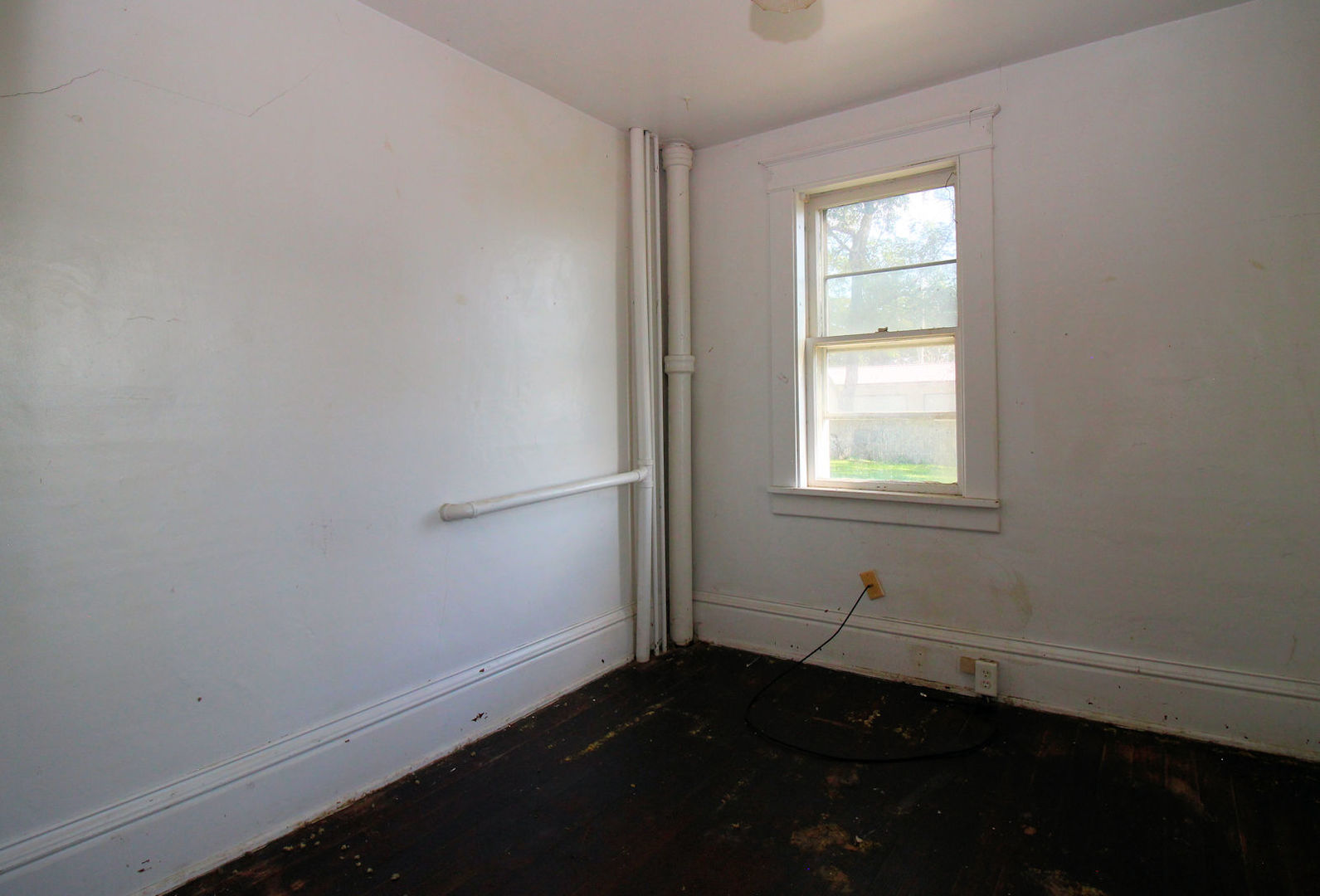 320 E Railroad Property Photo 9