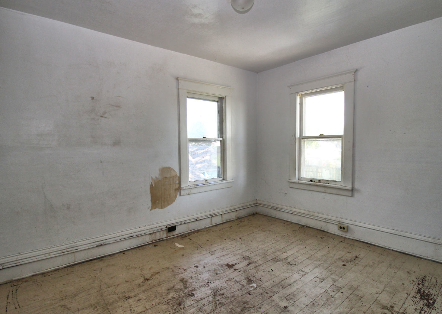 320 E Railroad Property Photo 12