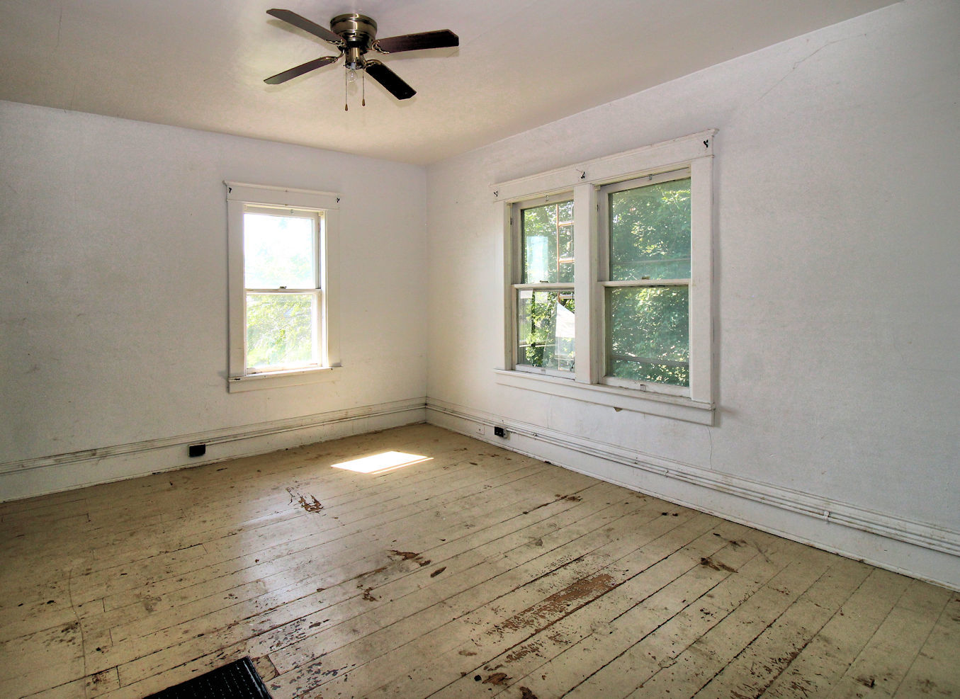 320 E Railroad Property Photo 14