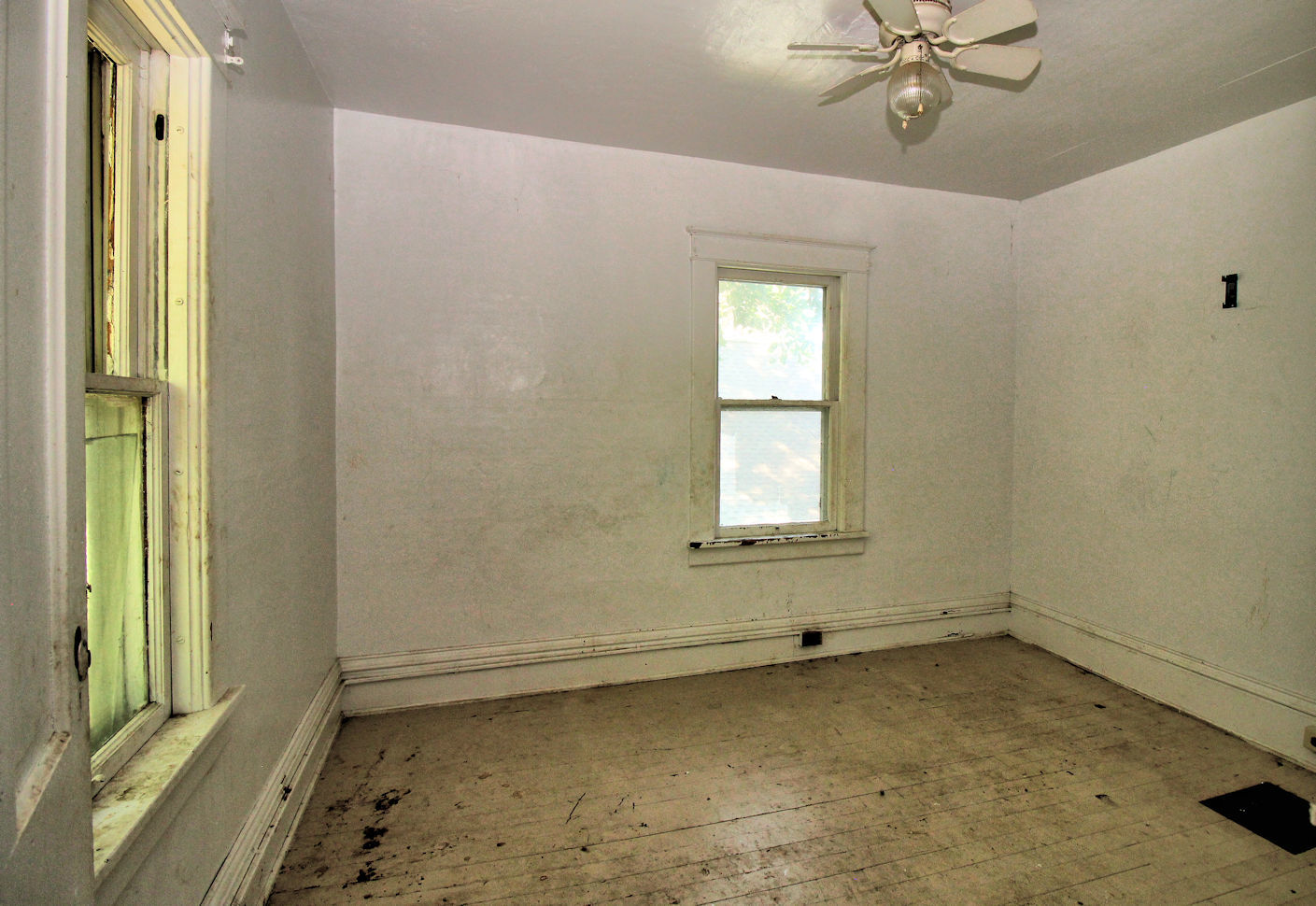 320 E Railroad Property Photo 15