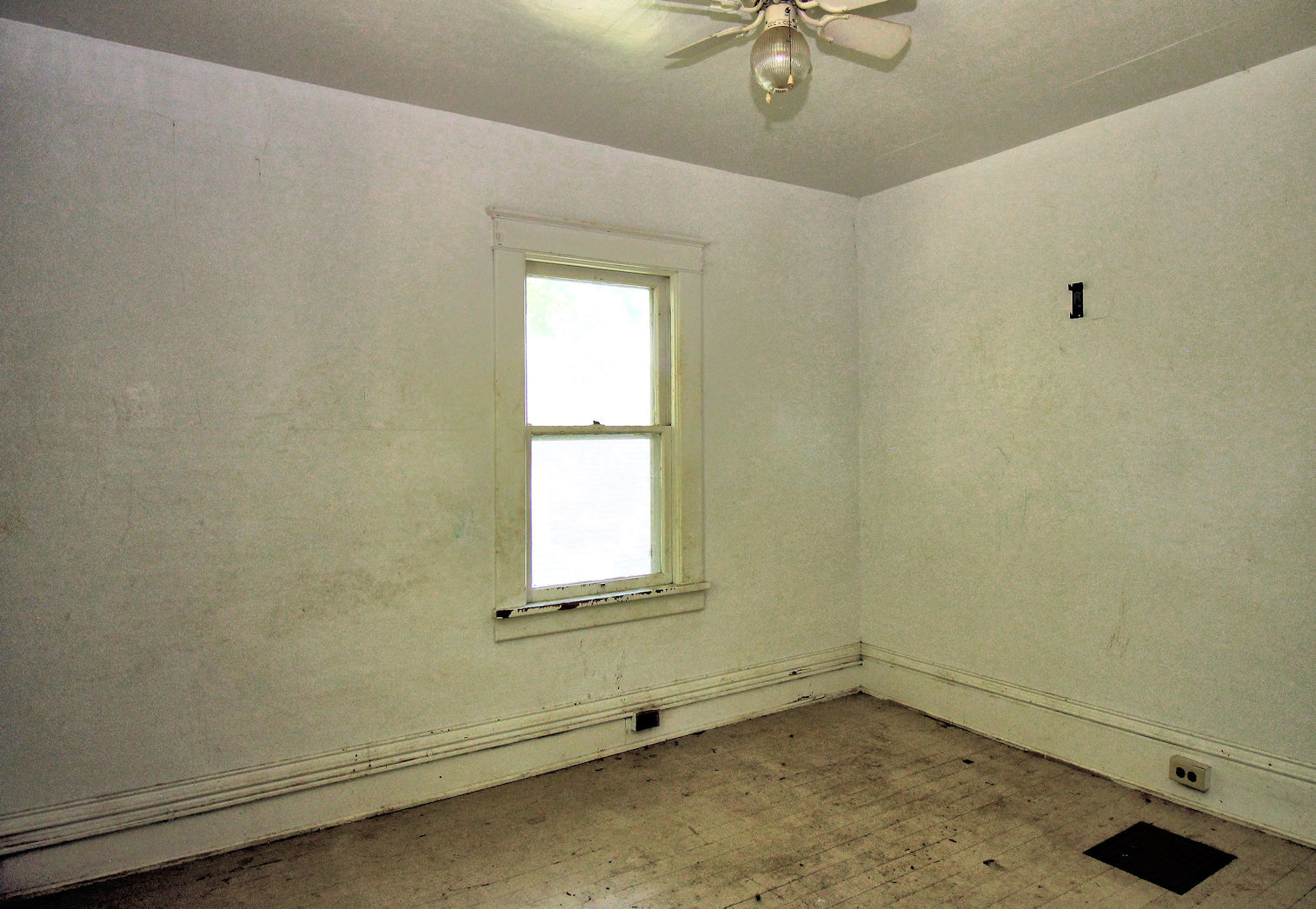 320 E Railroad Property Photo 16