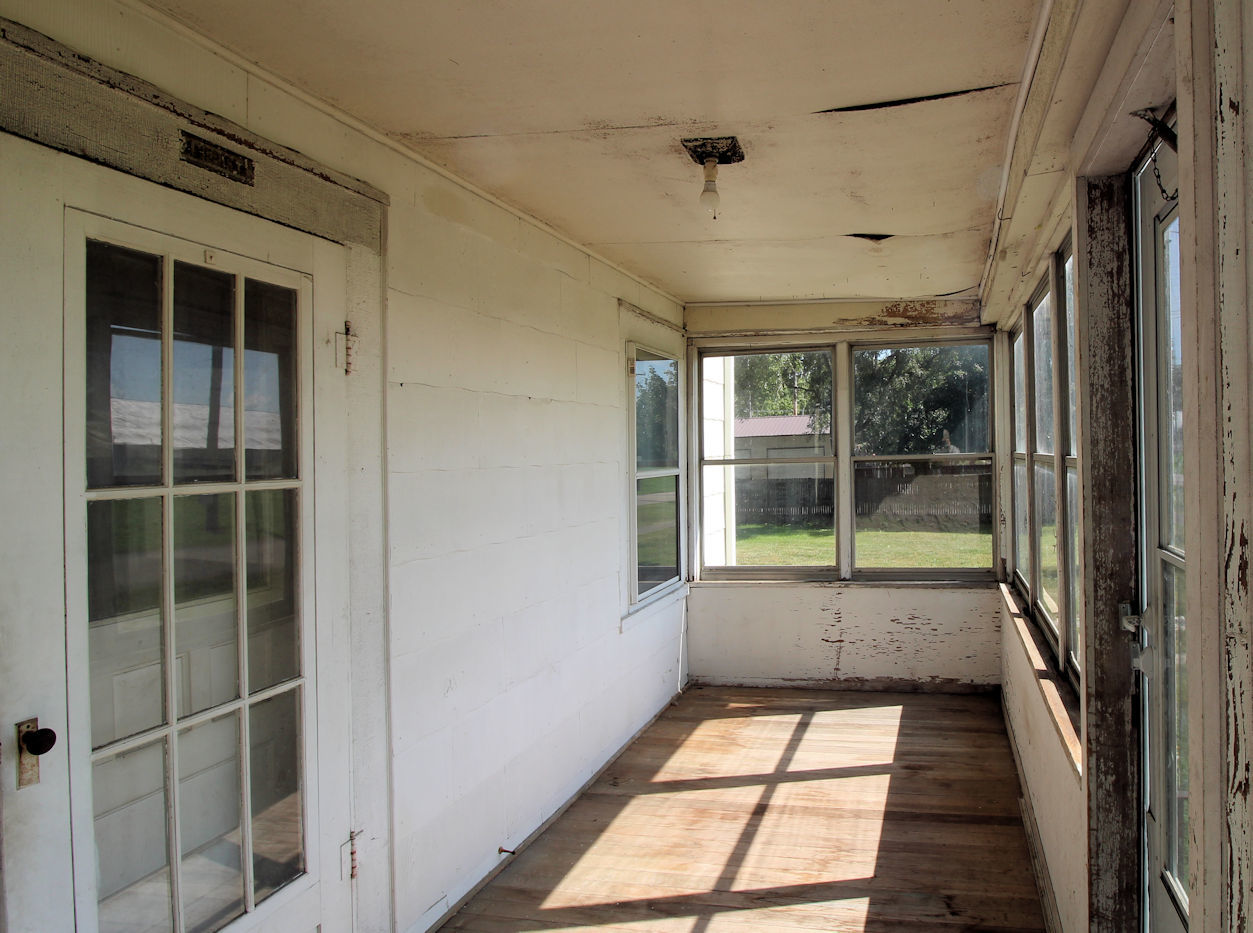 320 E Railroad Property Photo 20
