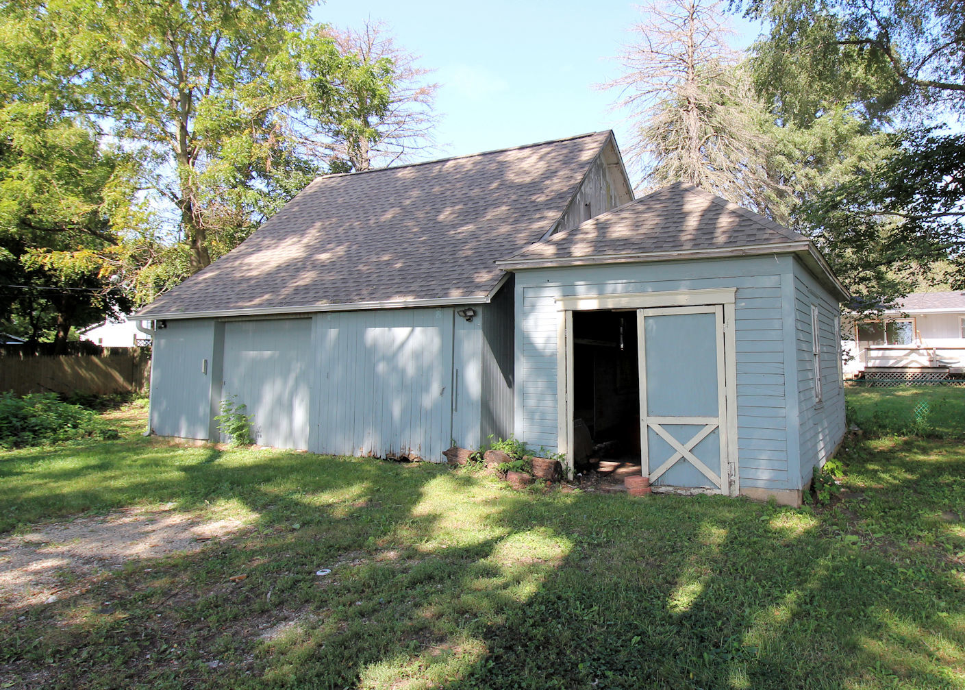 320 E Railroad Property Photo 24
